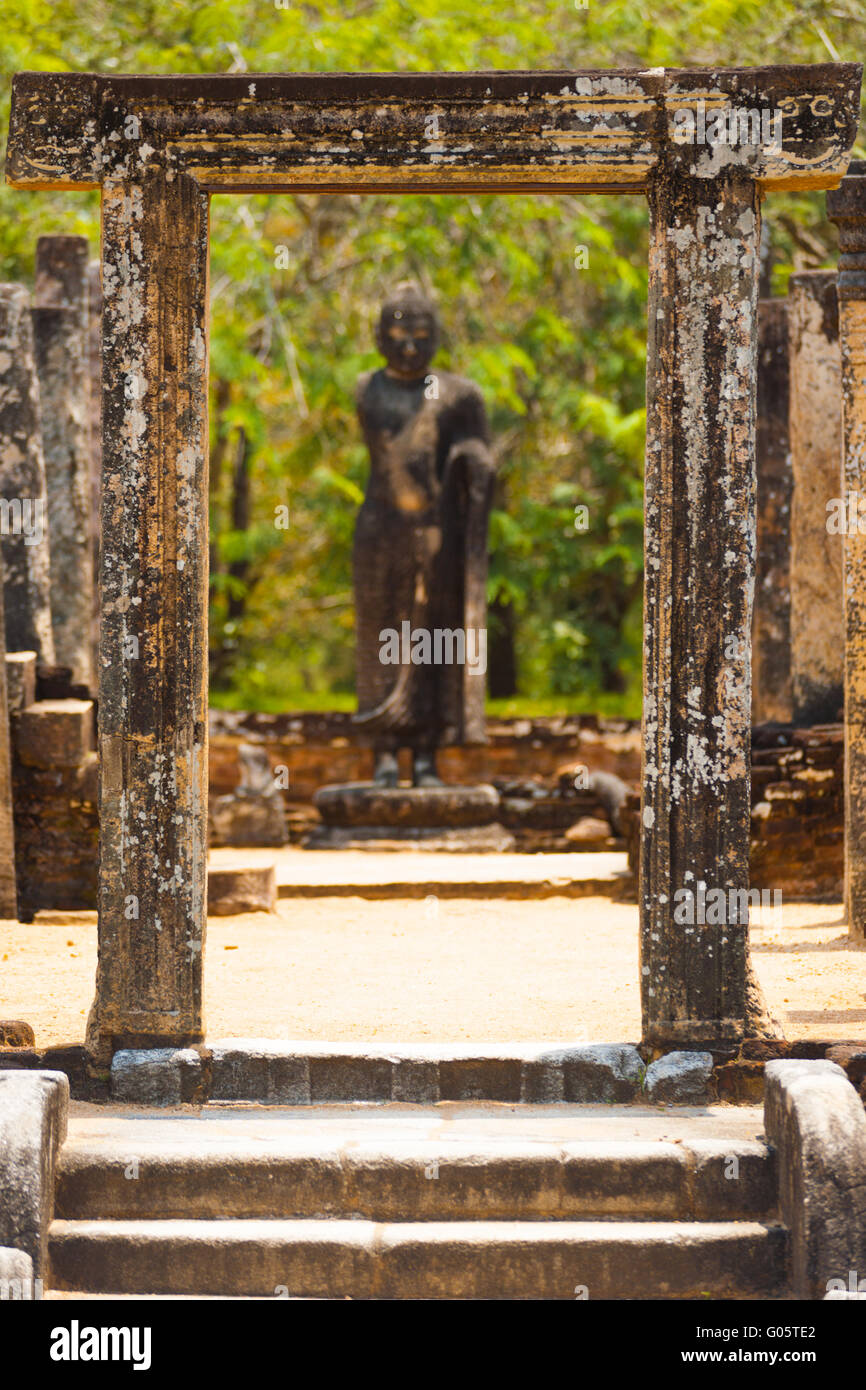 Incorniciata Buddha Stutue Polonnaruwa Quadrangolo di Gate Foto Stock