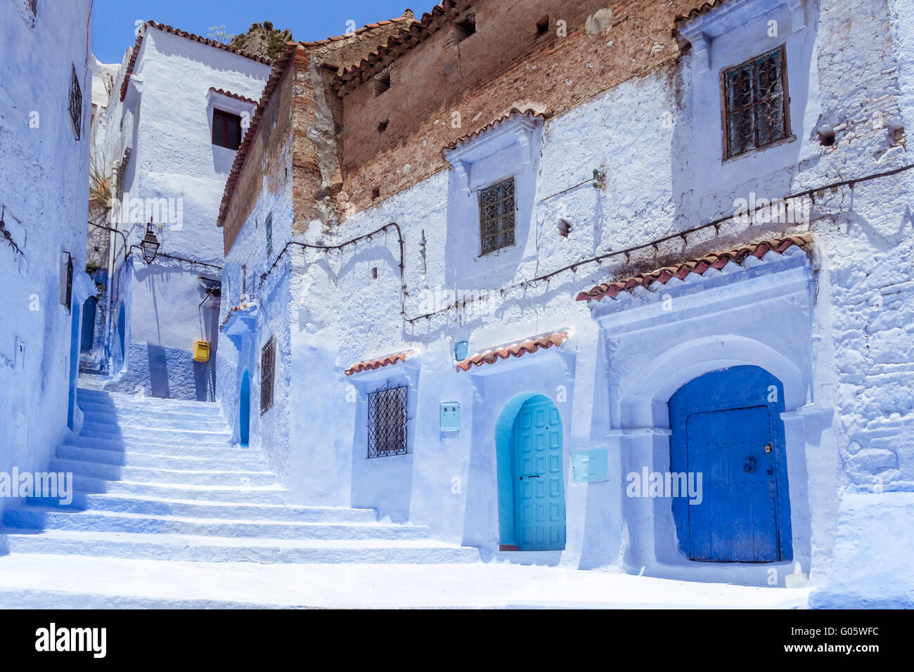 Scala nel blu medina di Chefchaouen, Marocco Foto Stock