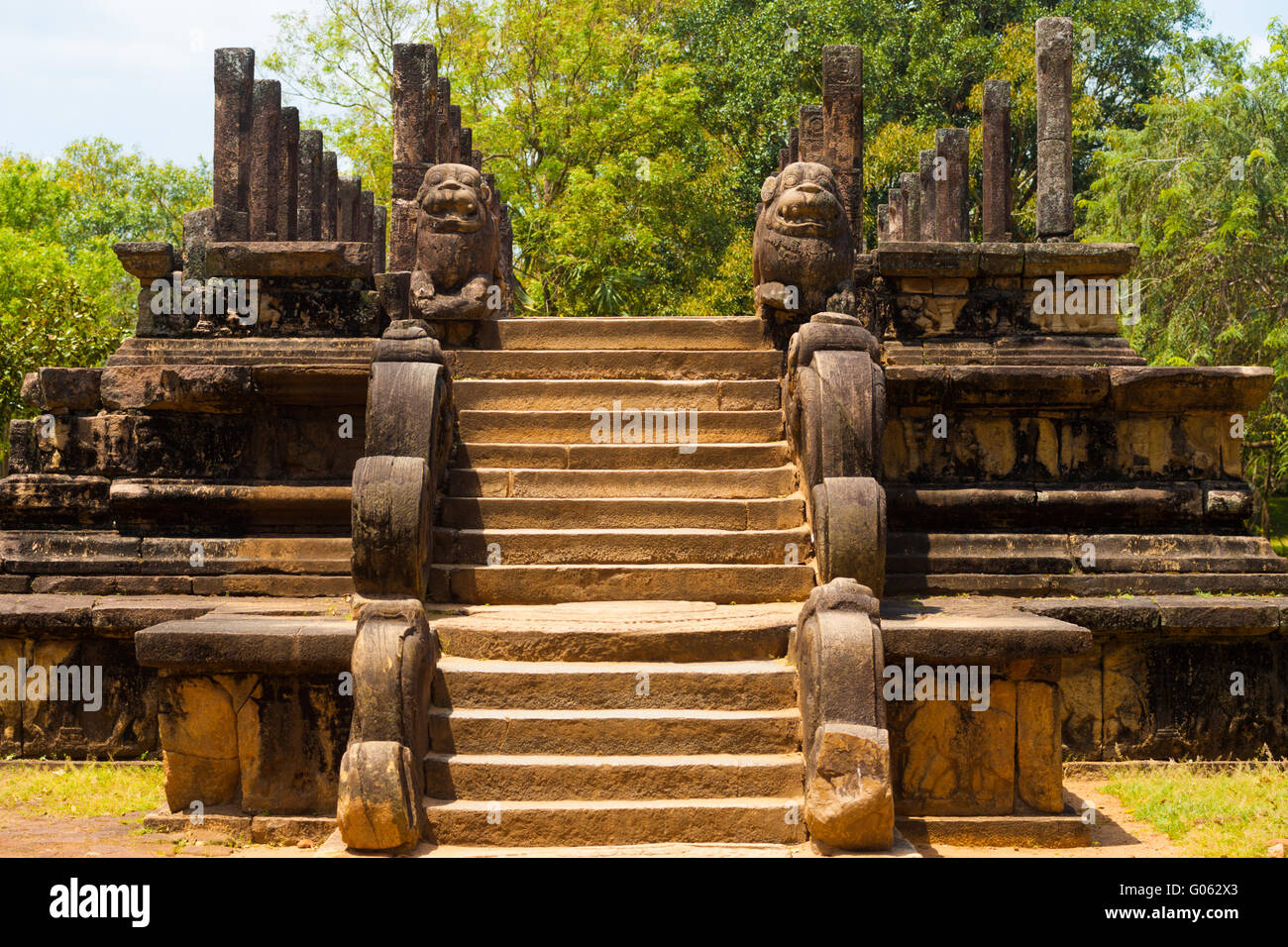 Fasi anteriori Udienza Polonnaruwa rovine Lions Foto Stock