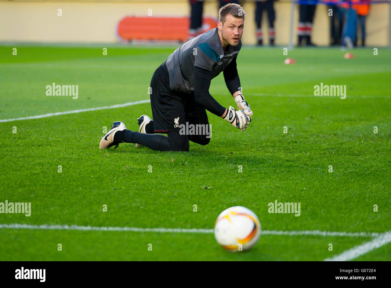 Villarreal, Spagna. 28 Aprile, 2016. Simon Mignolet si riscalda prima di Europa League semifinale partita tra Villarreal CF e Liverpool FC a El Madrigal stadio on April 28, 2016 in Villarreal, Spagna. Credito: Christian Bertrand/Alamy Live News Foto Stock