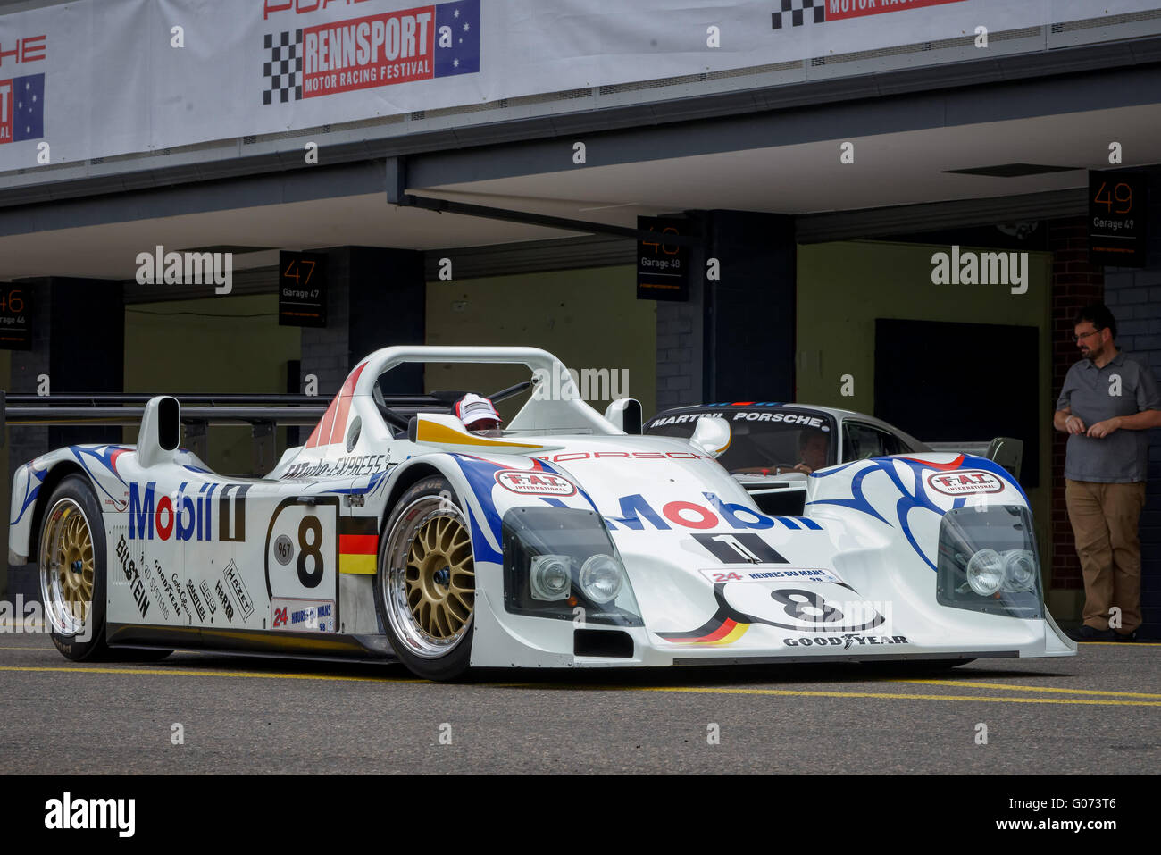 Sydney, Australia. 29 apr, 2016. Historic Porsche LMP1-98, derivato dal WSC Spider che ha vinto il 1996 e 1997 la 24 Ore di Le Mans gara, sul display durante la Porsche Rennsport Australia Motor Racing Festival 2016 a Sydney Motorsport Park. © Hugh Peterswald/Pacific Press/Alamy Live News Foto Stock