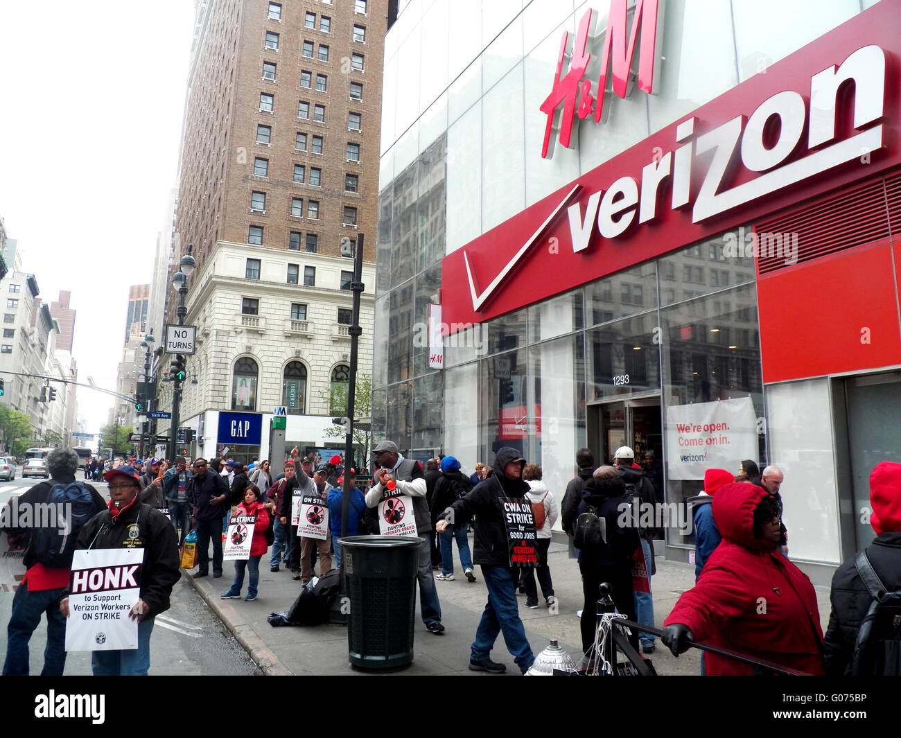 New York, N.Y. Stati Uniti d'America-29th Aprile 2016-Verizon lavoratori circa 50 lavoratori su picket-line-Credito: Mark Apollo/Alamy Live News Foto Stock