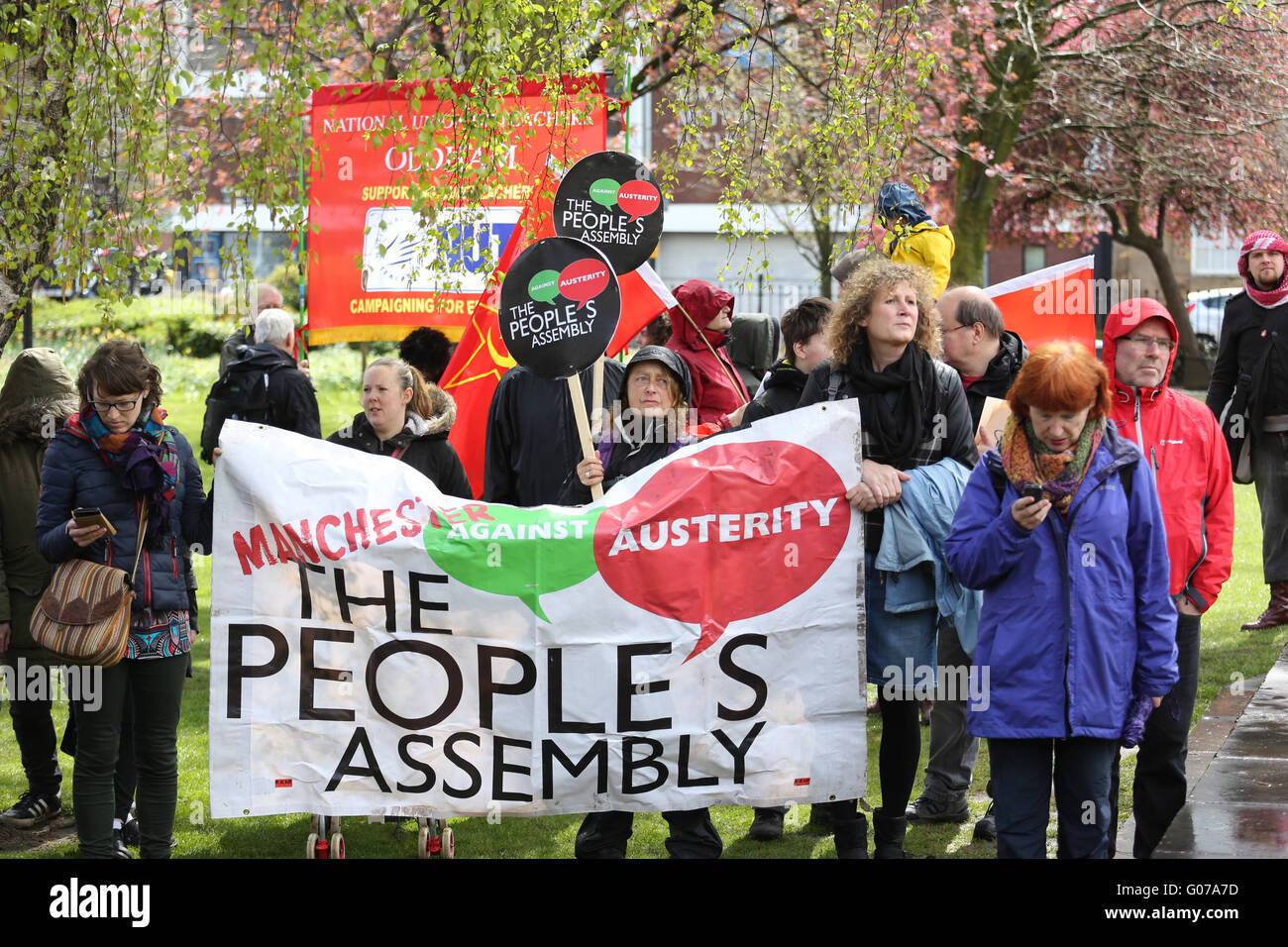 Manchester, Regno Unito. Il 30 aprile, 2016. Il gruppo di popoli prepararsi a marzo a Manchester, Regno Unito, 30 Aprile, 2016 Credit: Barbara Cook/Alamy Live News Foto Stock