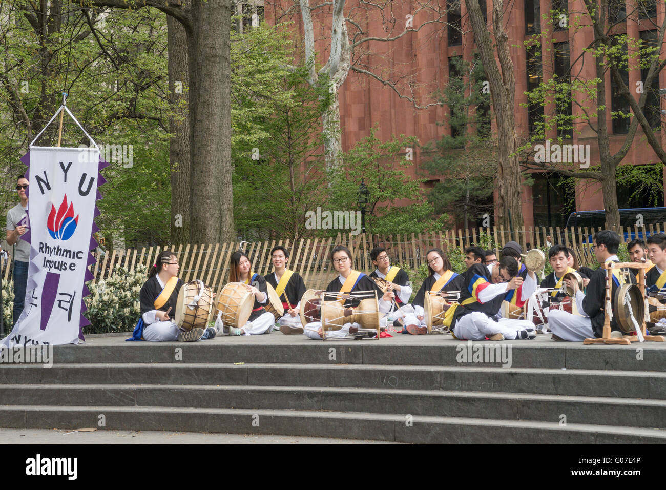 NYU impulso ritmico di Washington Square Park, New York Foto Stock