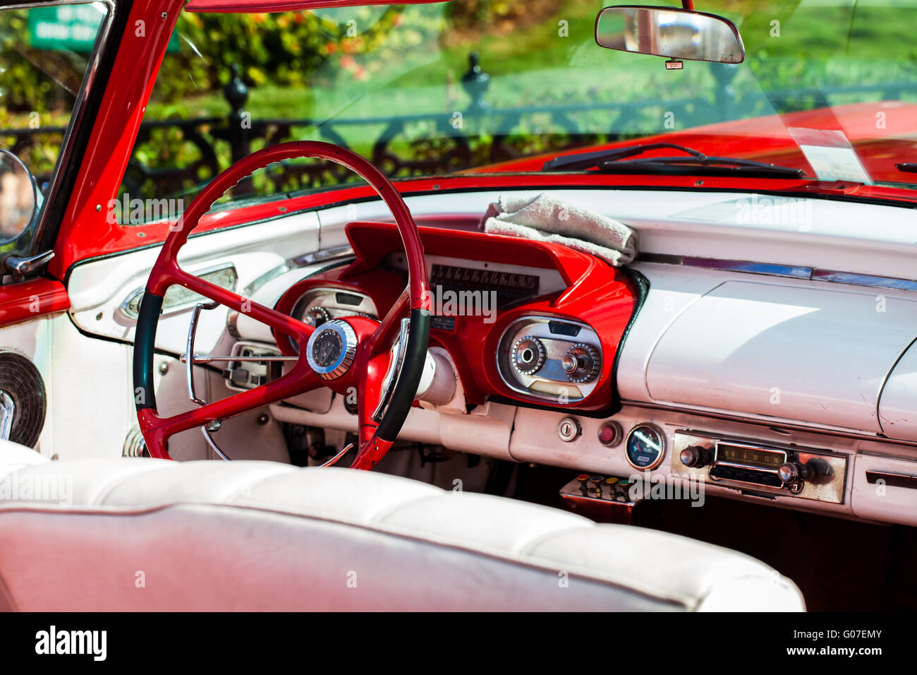 Caraibi American Classic Cars a Cuba all'interno Foto Stock