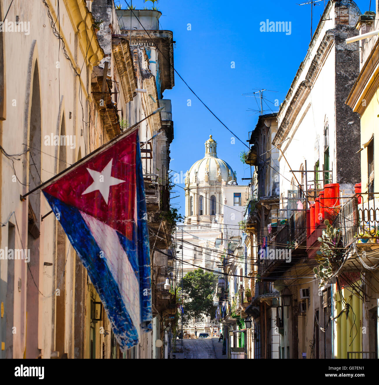Caraibi Cuba Havana Capitol con bandiera nazionale Foto Stock