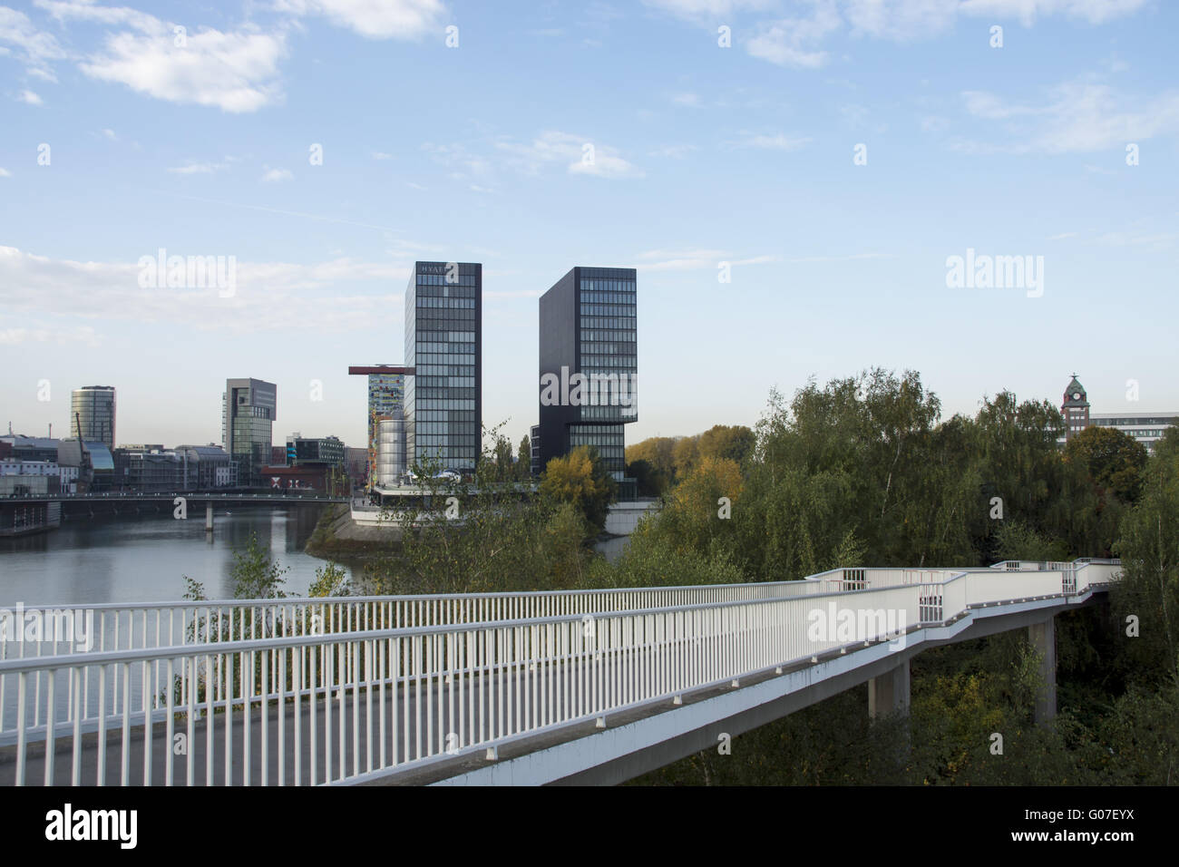 Vista dal ponte pedonale nel duesseldorfer me Foto Stock