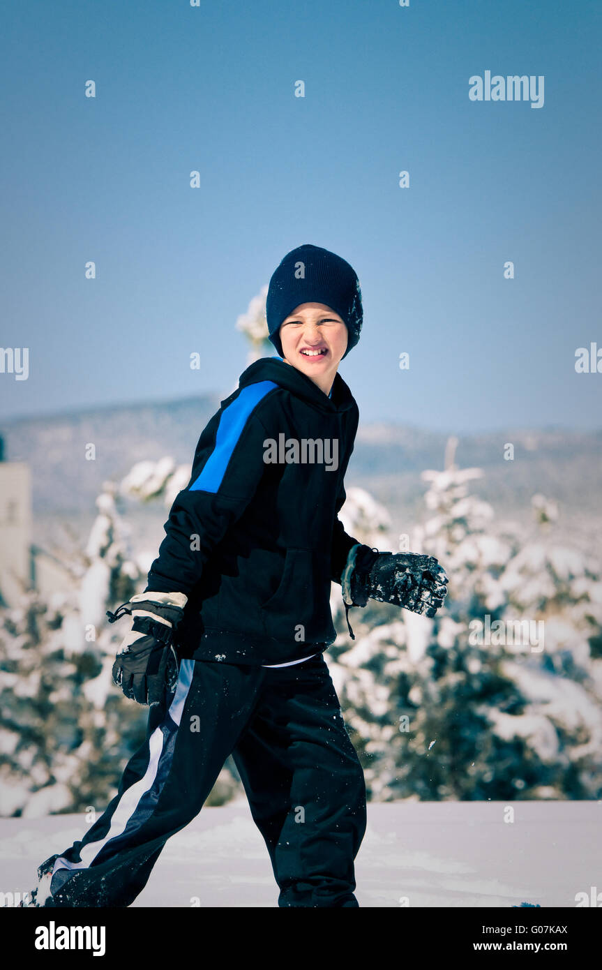 Bambino nella neve Foto Stock