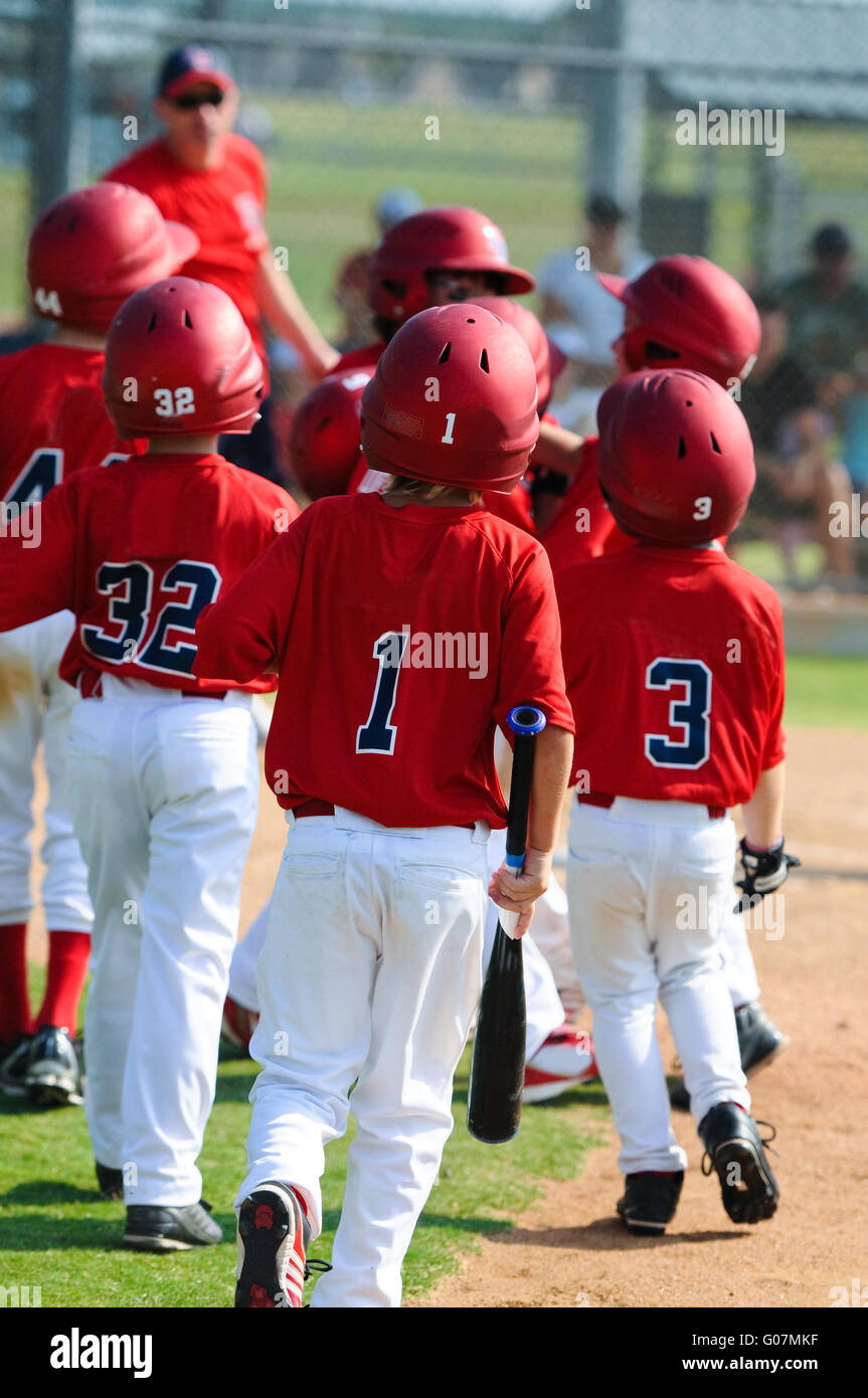 Gruppo di little League i giocatori di baseball Foto Stock