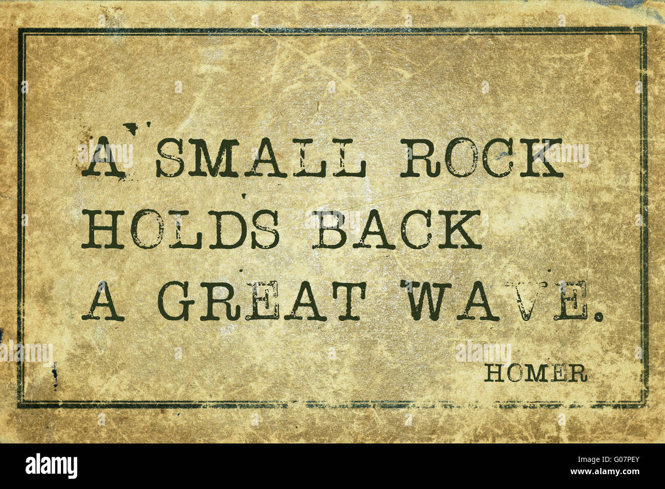 Una piccola roccia trattiene una grande onda - antico poeta greco Homer preventivo stampato su grunge cartone vintage Foto Stock