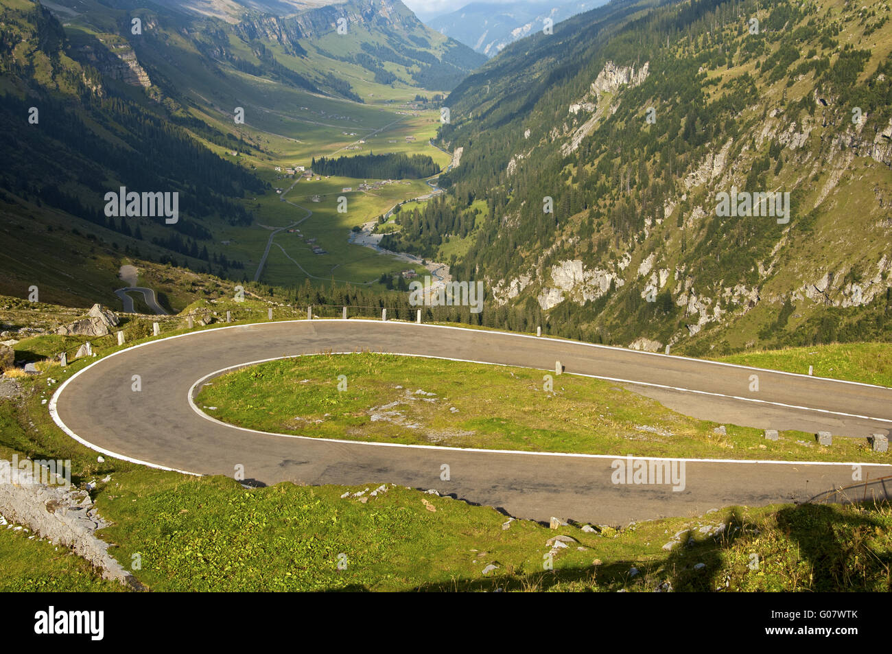 Forcina curva del Klausen pass road, Uri Foto Stock