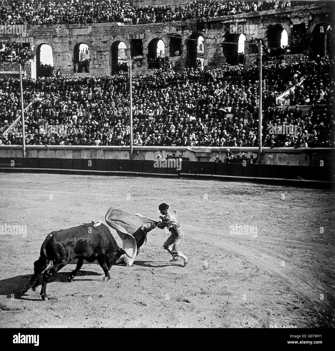 La corrida in arena di Nimes Francia 1924 Foto Stock