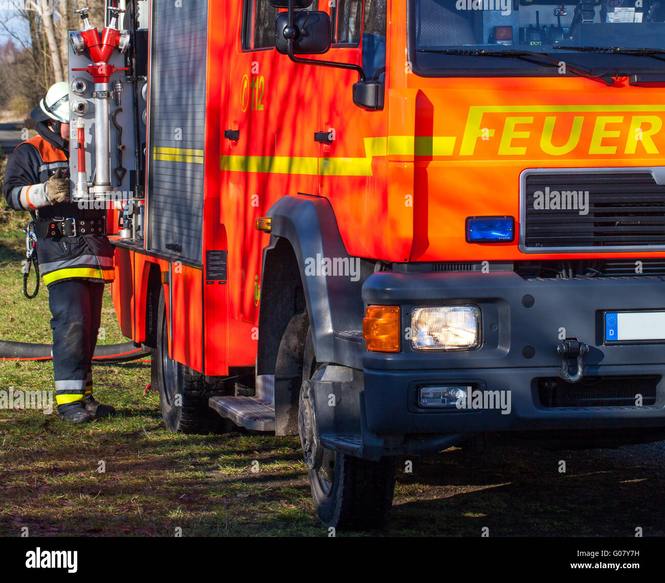 Vigili del fuoco vigile del fuoco sul dovere di emergenza Foto Stock