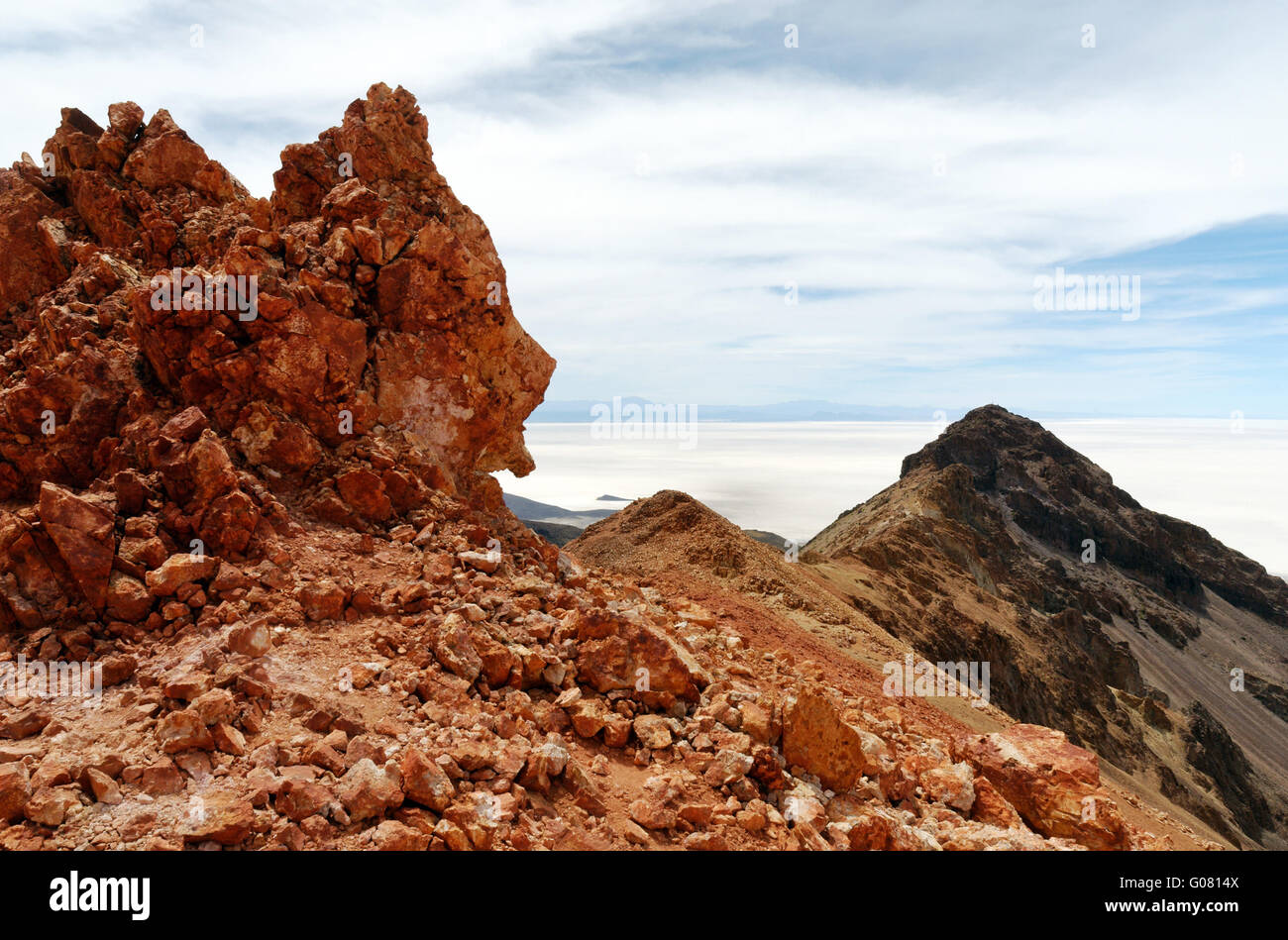 Incredibile geologia sulla cima del vulcano tunupa nel Salar de