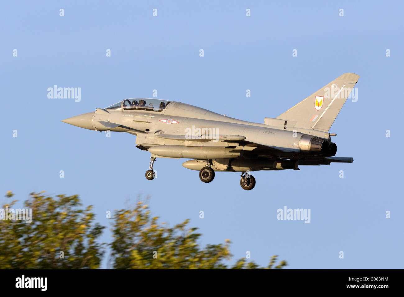 Royal Air Force Eurofighter EF-2000 TIFONE T3 [ZK383] arrivando pista 31 in tarda serata sun. Foto Stock