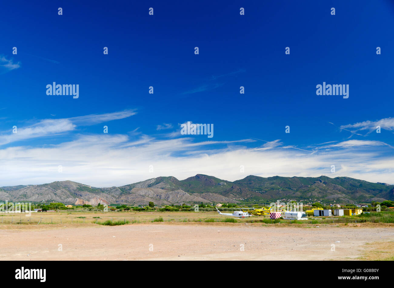 Spiaggia e montagna Foto Stock