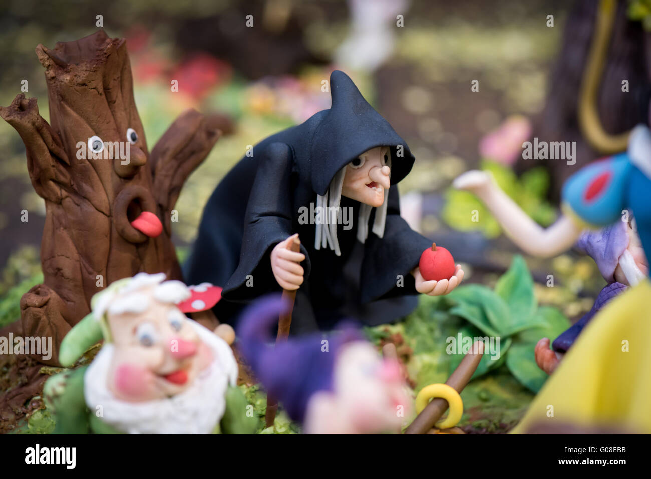 Vecchia strega mela immagini e fotografie stock ad alta risoluzione - Alamy