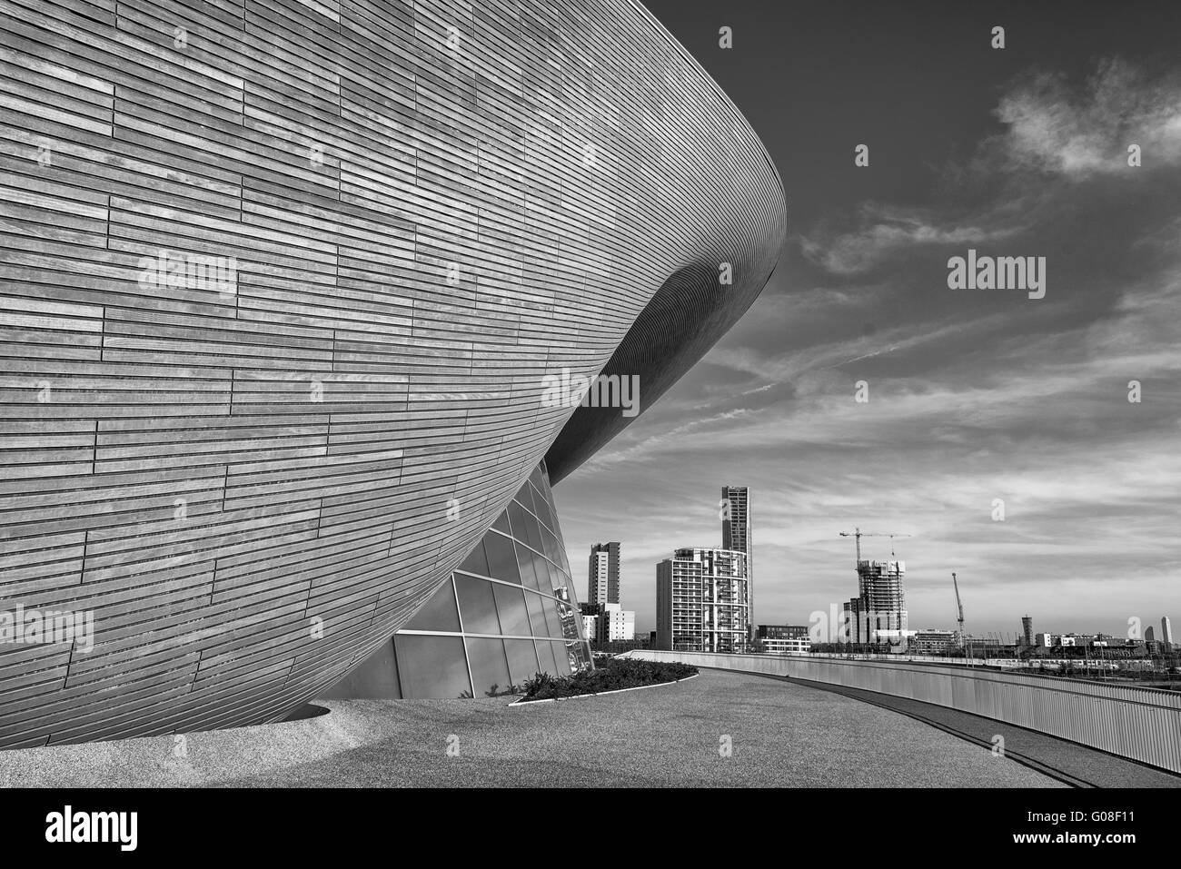 London Aquatics Centre di Zaha Hadid per Olimpiadi di Londra tetto curvo struttura asimmetrica a Londra, Regno Unito Foto Stock