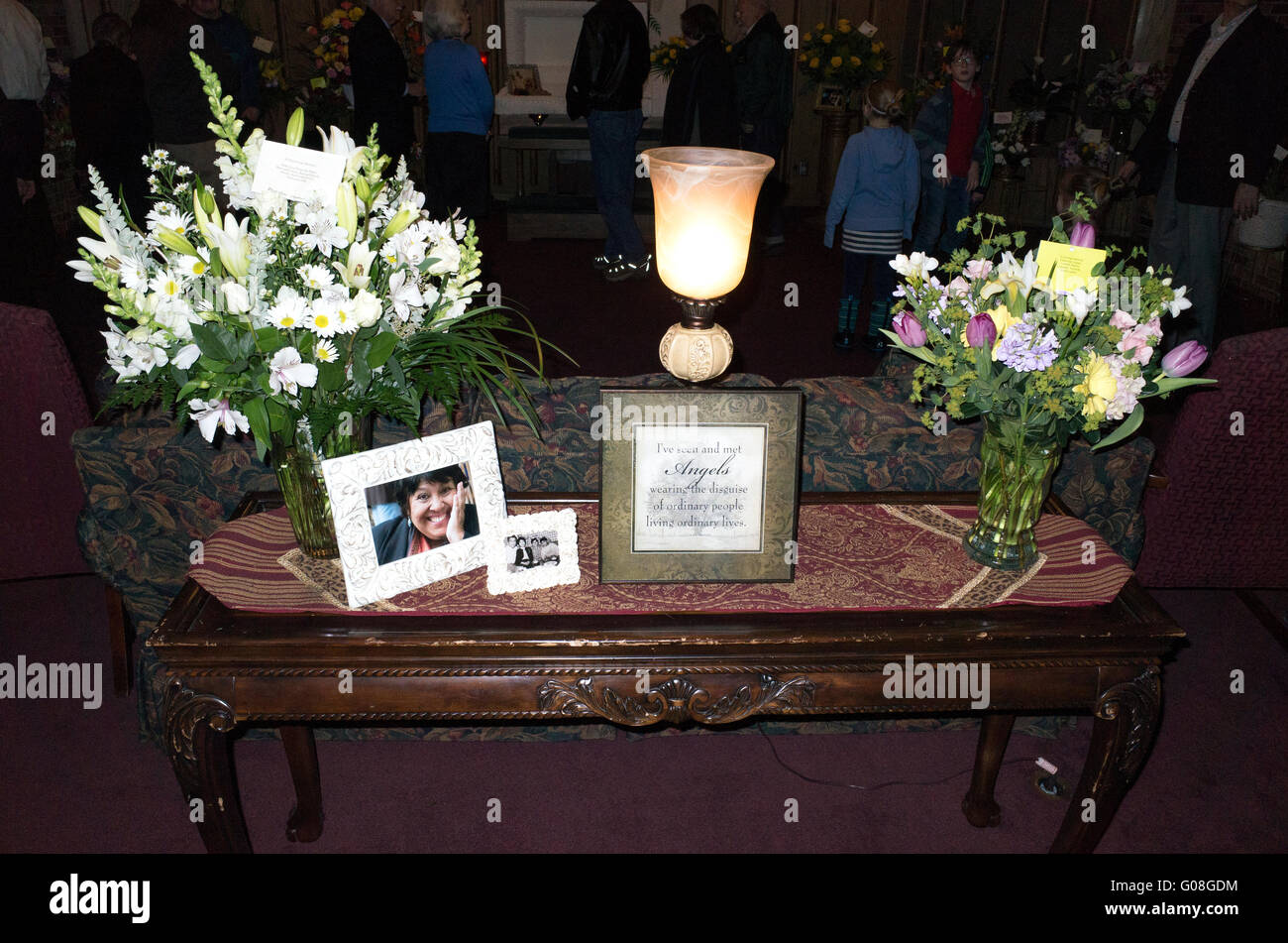 Tabella memoriale al funerale a casa per il defunto americano messicano prossimo, un Democrat che amava la politica. St Paul Minnesota MN USA Foto Stock