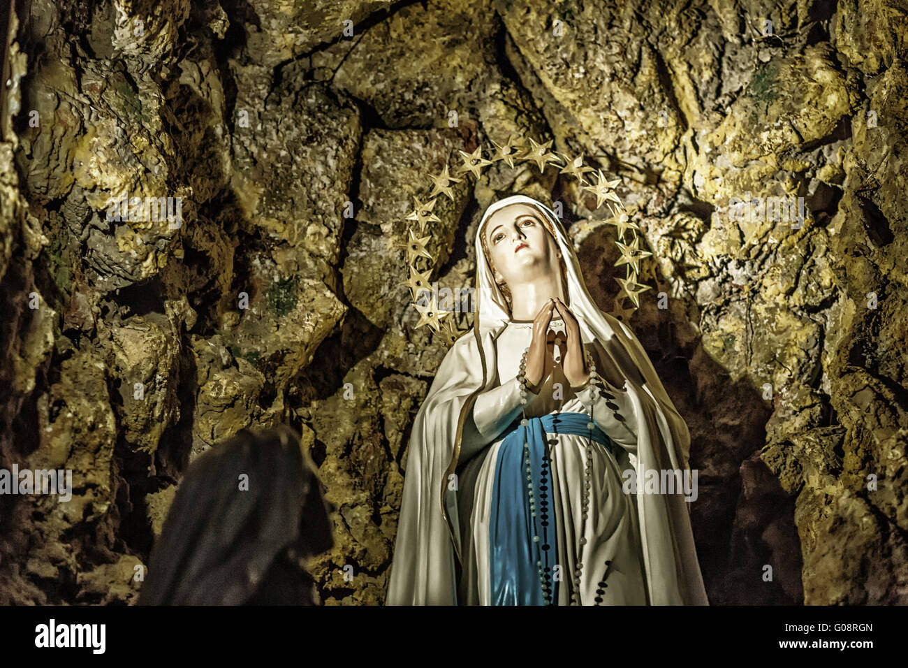 Dettaglio delle apparizioni della Beata Vergine Maria nella grotta di