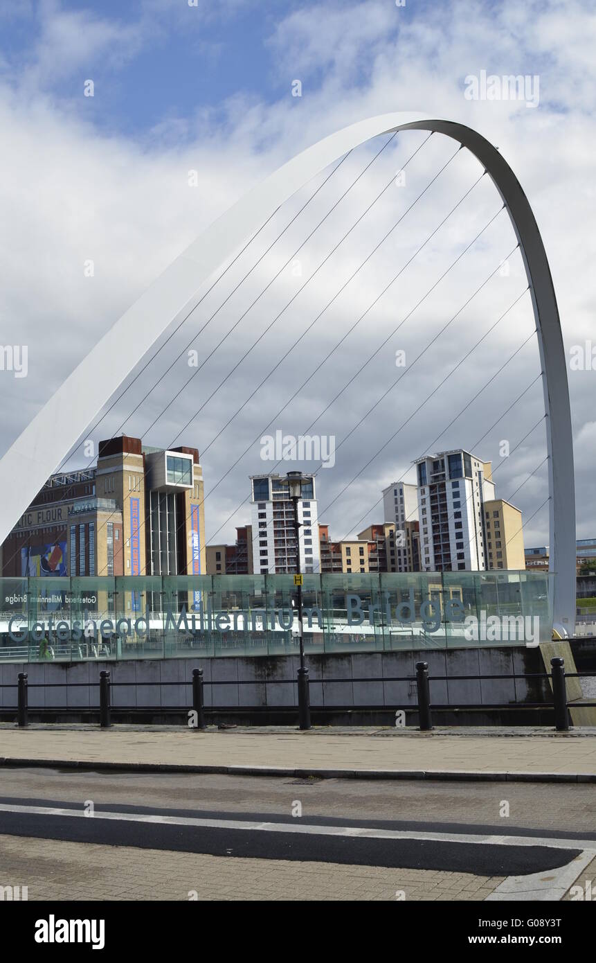 Gran Bretagna, Newcastle, Millennium Bridge Foto Stock