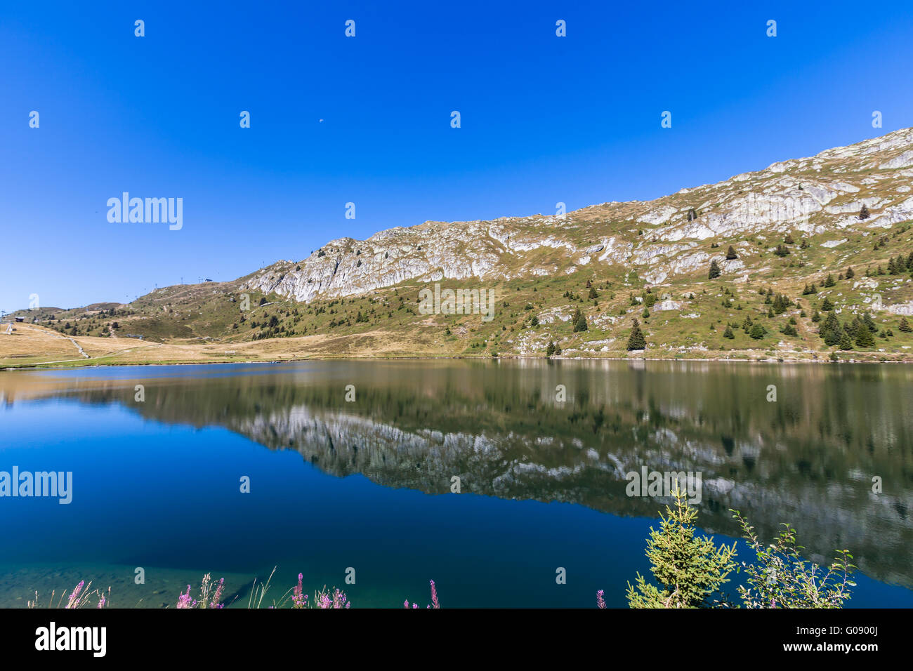 Bettmersee (lago) nel Canton Vallese, Svizzera, vicino al famoso ghiacciaio di Aletsch Foto Stock