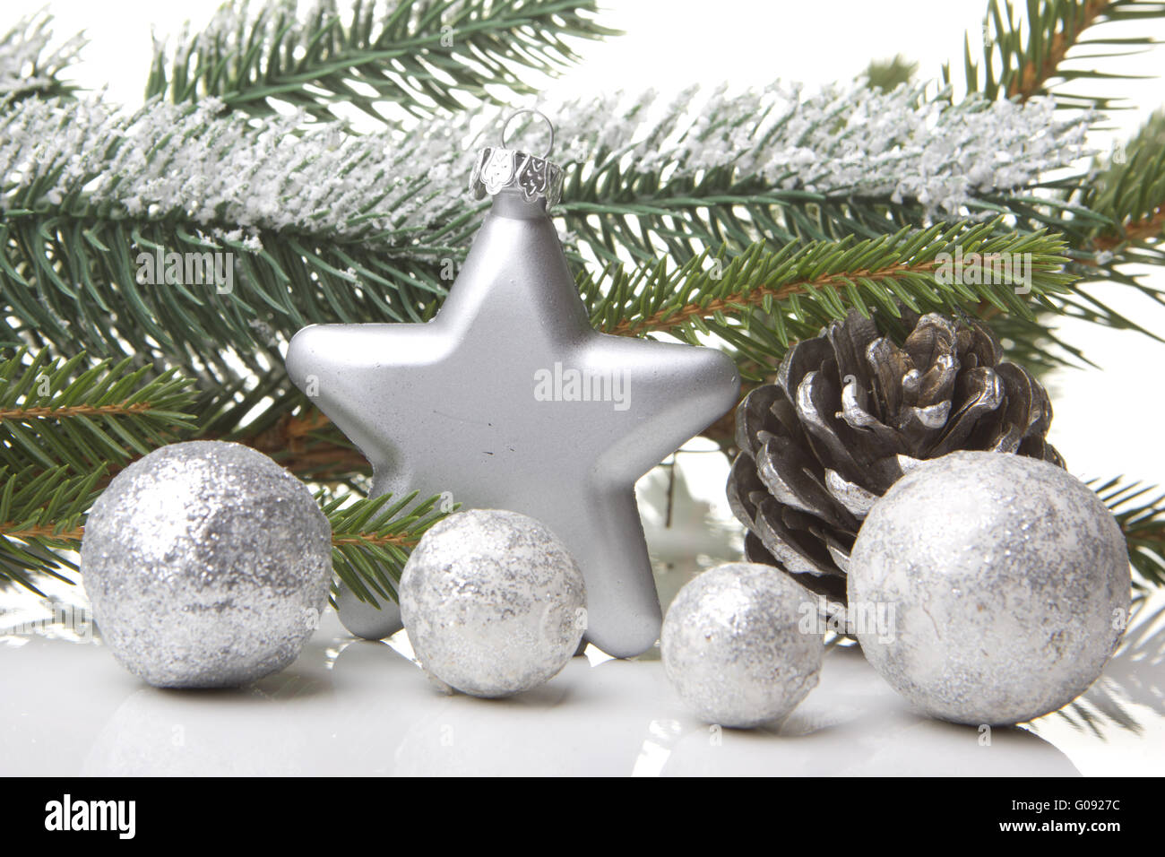 Natale, decorazione con ramo di abete, pigne Foto Stock