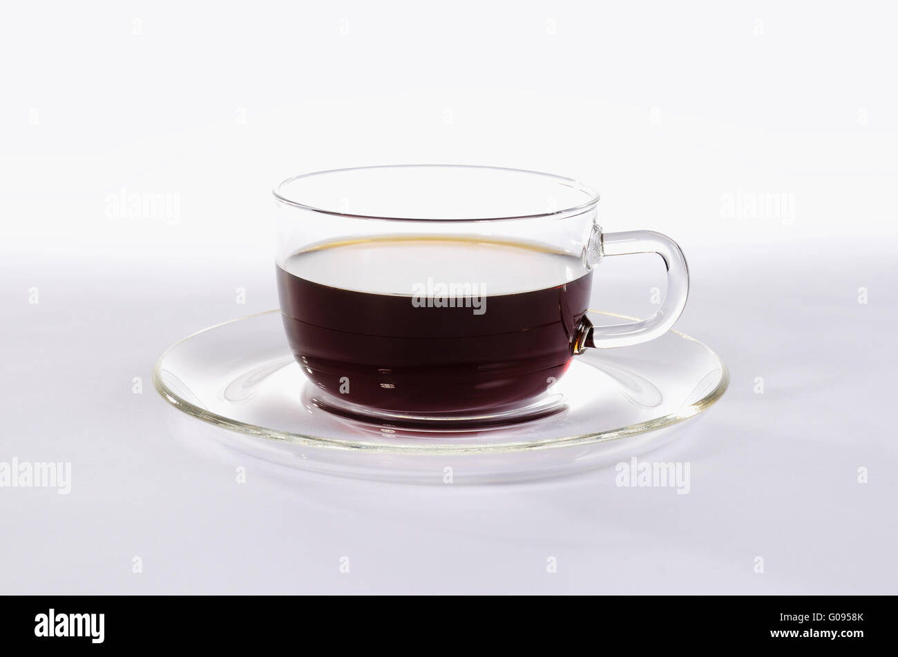 Vetro tazza di caffè con chicco di caffè di fronte a WH Foto Stock