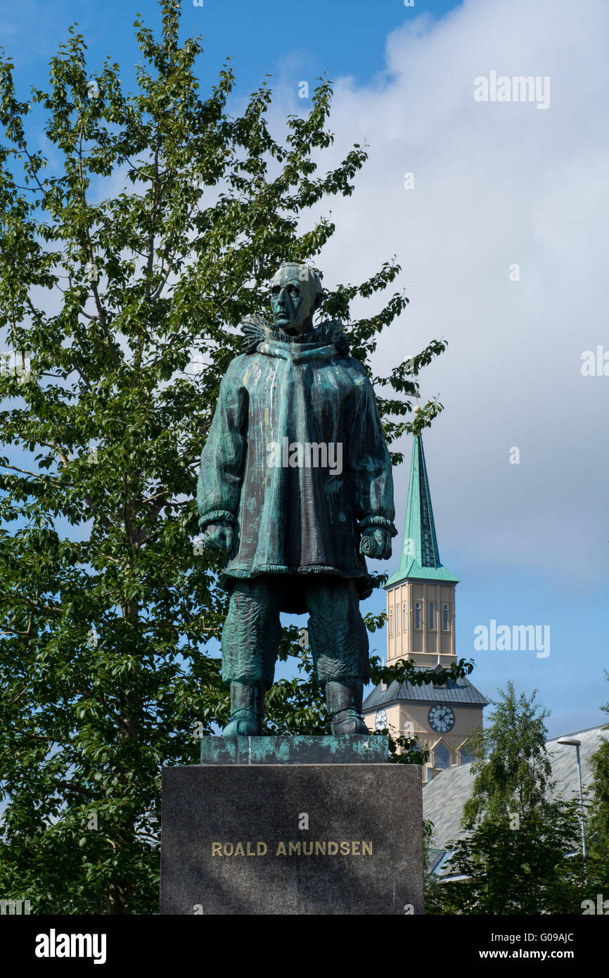 Norvegia Tromso. Statua del famoso esploratore polare Roald Amundsen. Foto Stock
