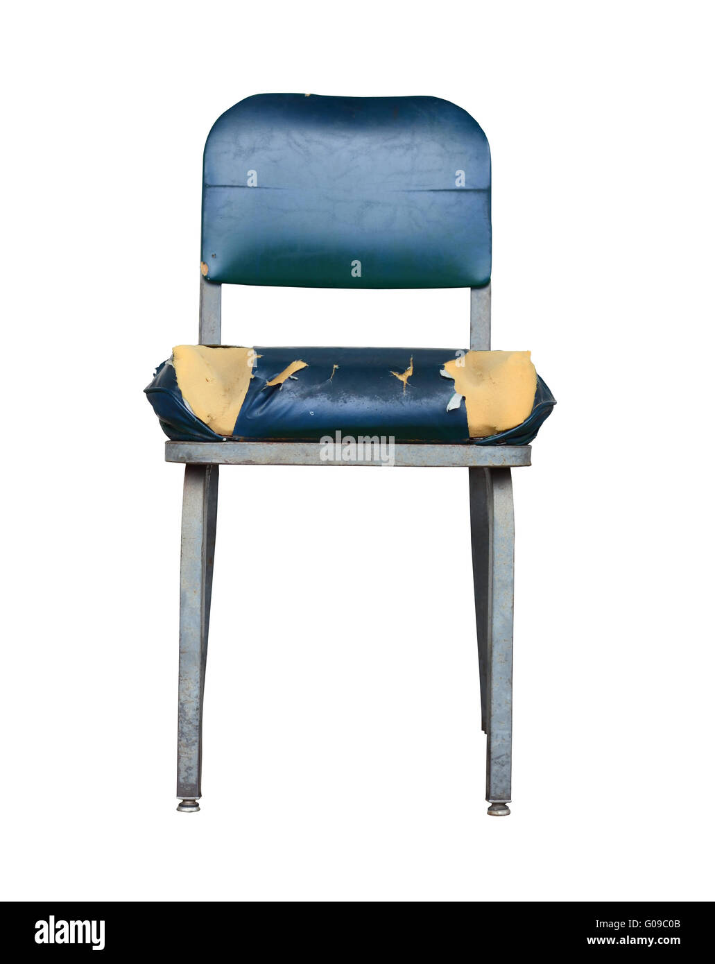 Isolamento di un Grungy Vintage sedia con sedile diviso su bianco Foto Stock