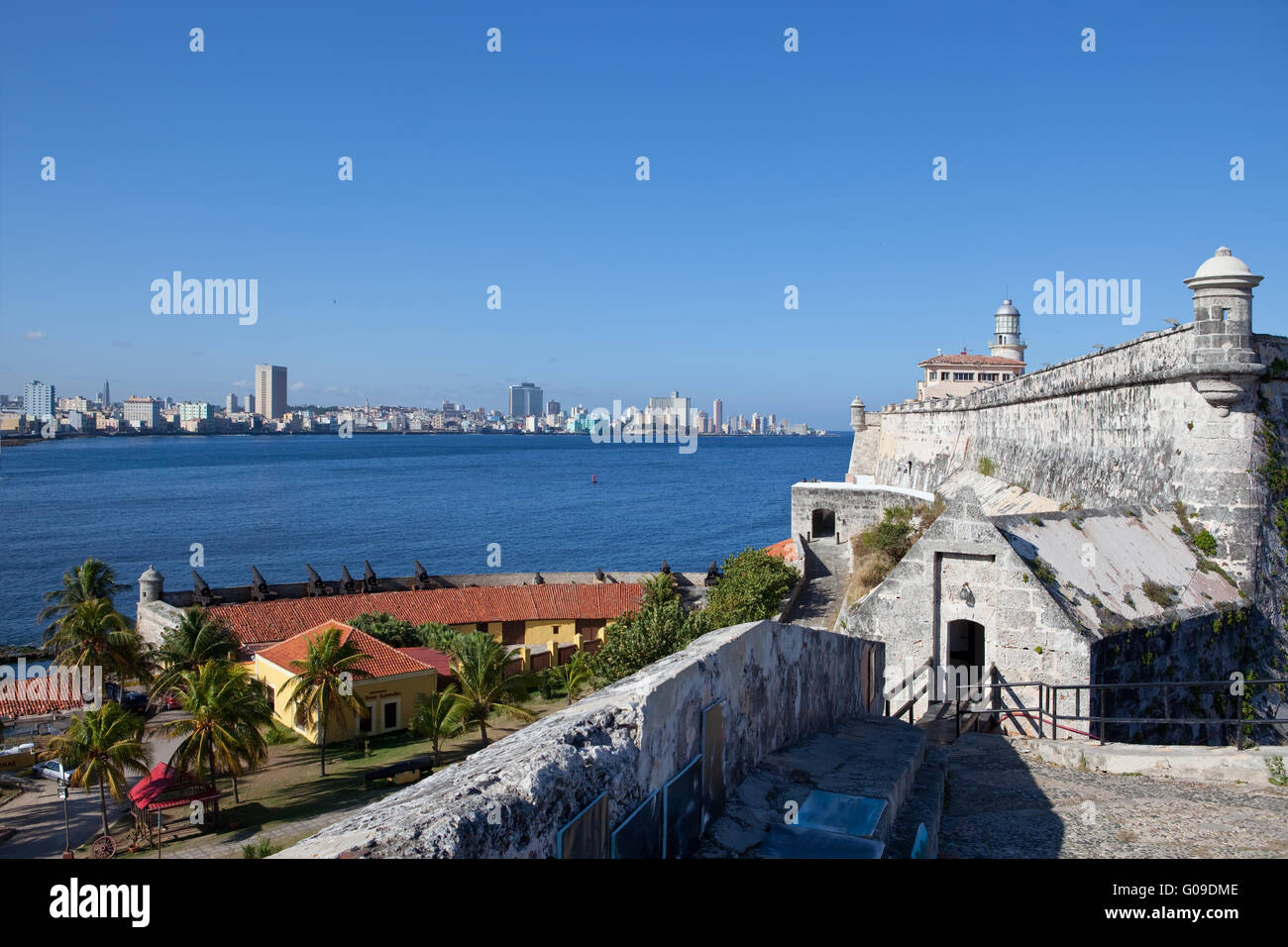 L'Avana. Vista della città attraverso una baia dal Morro' Foto Stock