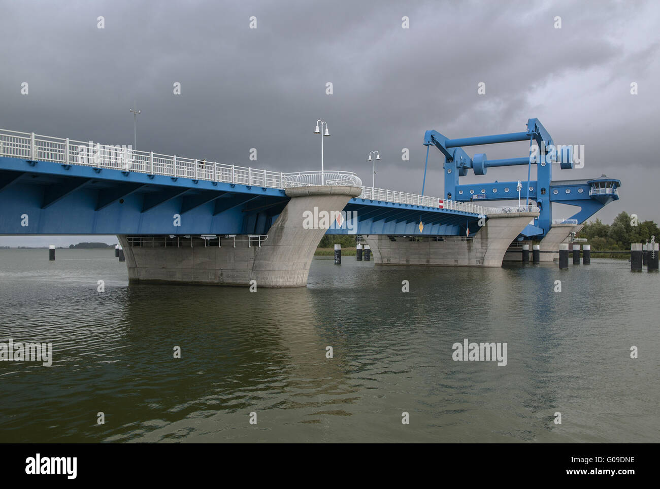 Ponte della città Wolgast oltre Peene stream Foto Stock