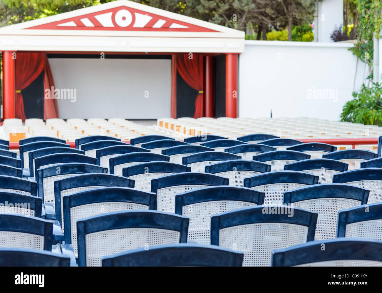 Di fronte a un numero di posti nella sala concerti all'aria aperta Foto Stock