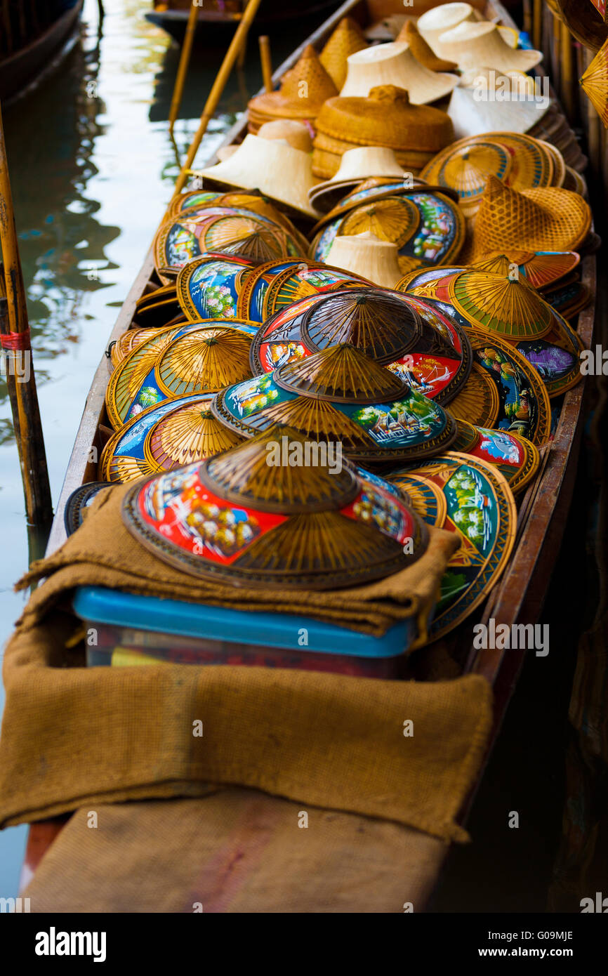 Thai asiatica di vimini cappelli conici Mercato Galleggiante Foto Stock