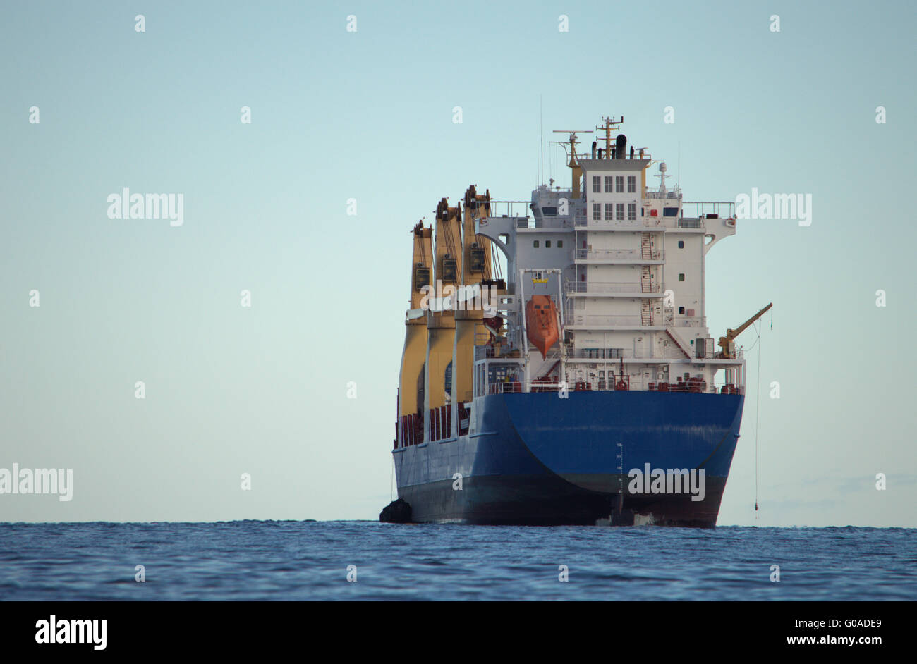 Contenitore di carico della nave nel mare di Antartide Foto Stock
