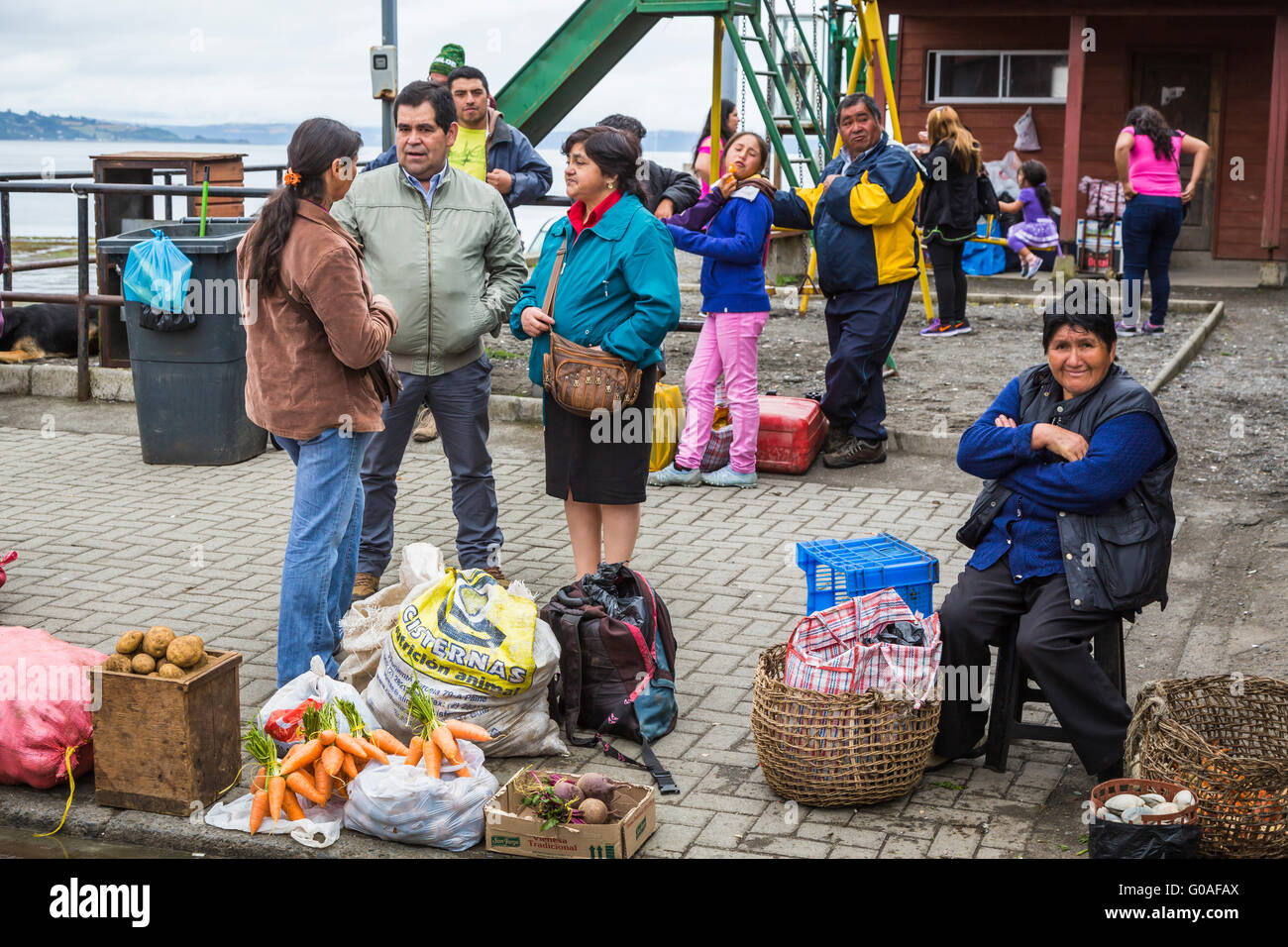 Un mercato all'aperto nel villaggio di Achao, Cile, America del Sud. Foto Stock