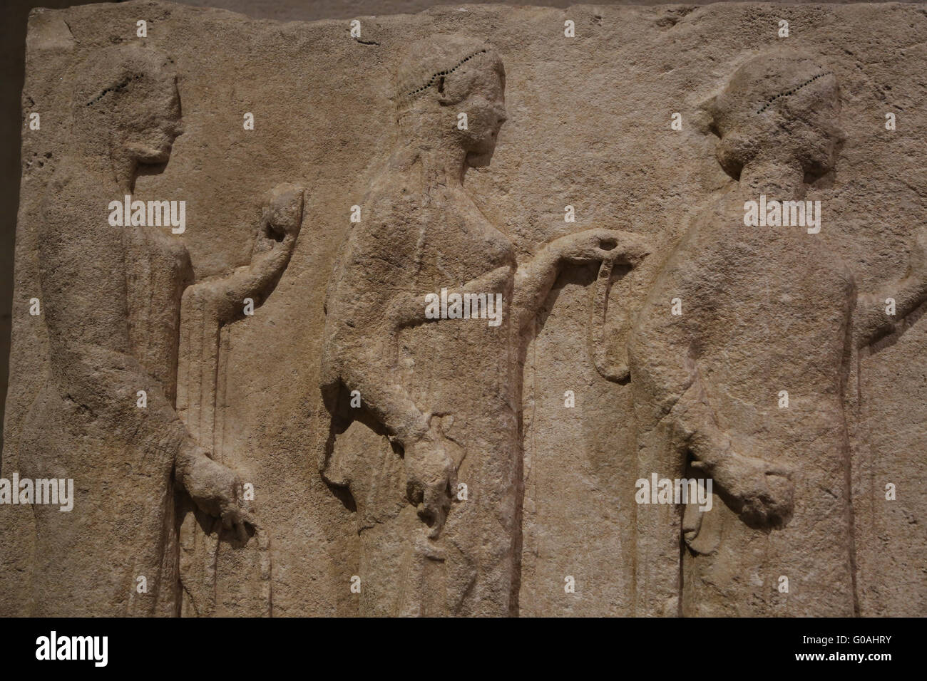 Tre Grazie. Rilievo greco. Il passaggio del Theores, Taso, c.470 BC . Il museo del Louvre. Parigi. La Francia. Foto Stock
