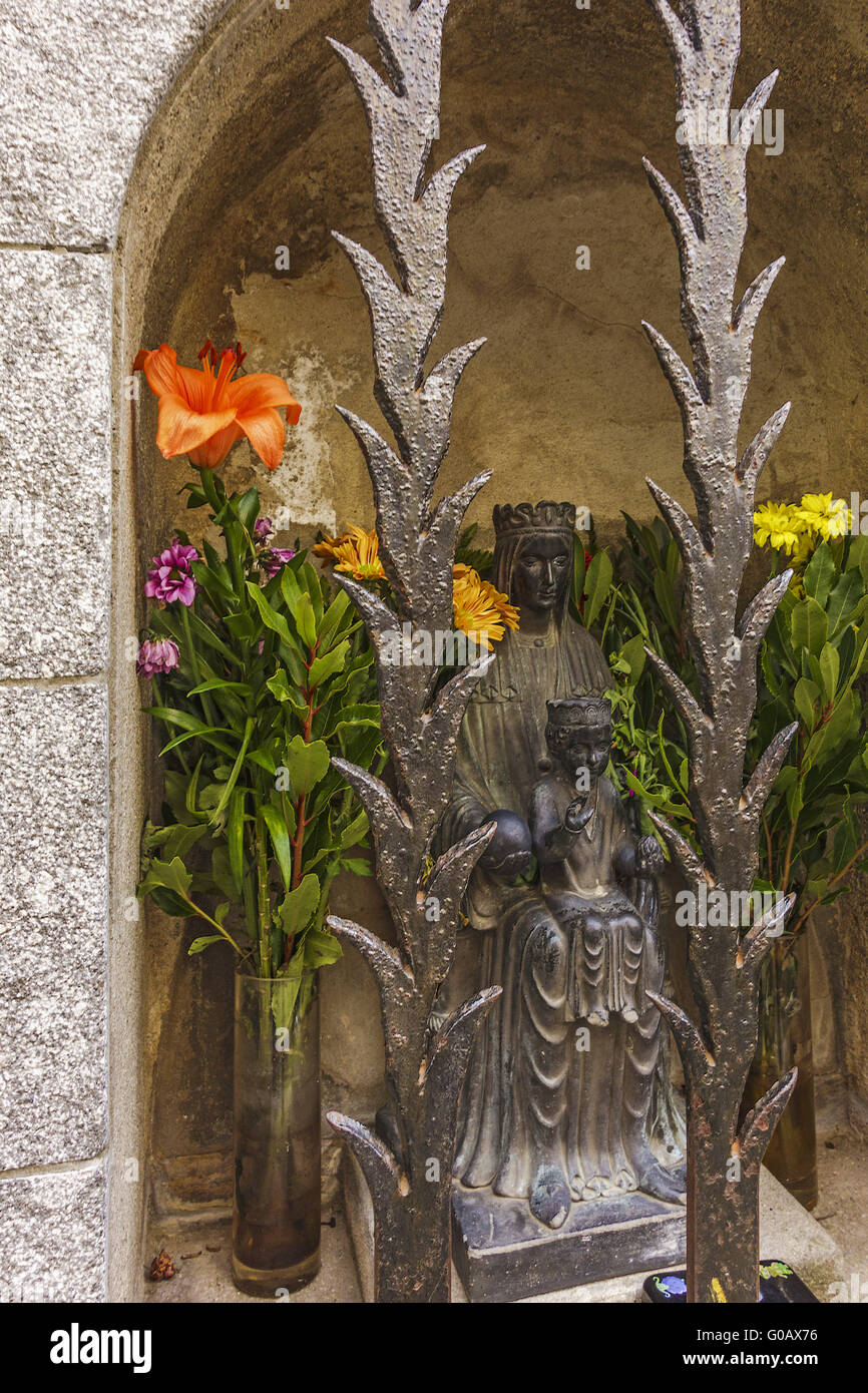 Piccola madre e bambino statua Tossa De Mar spagna Foto Stock Piccola madre e bambino statua Tossa De Mar spagna Foto Stock