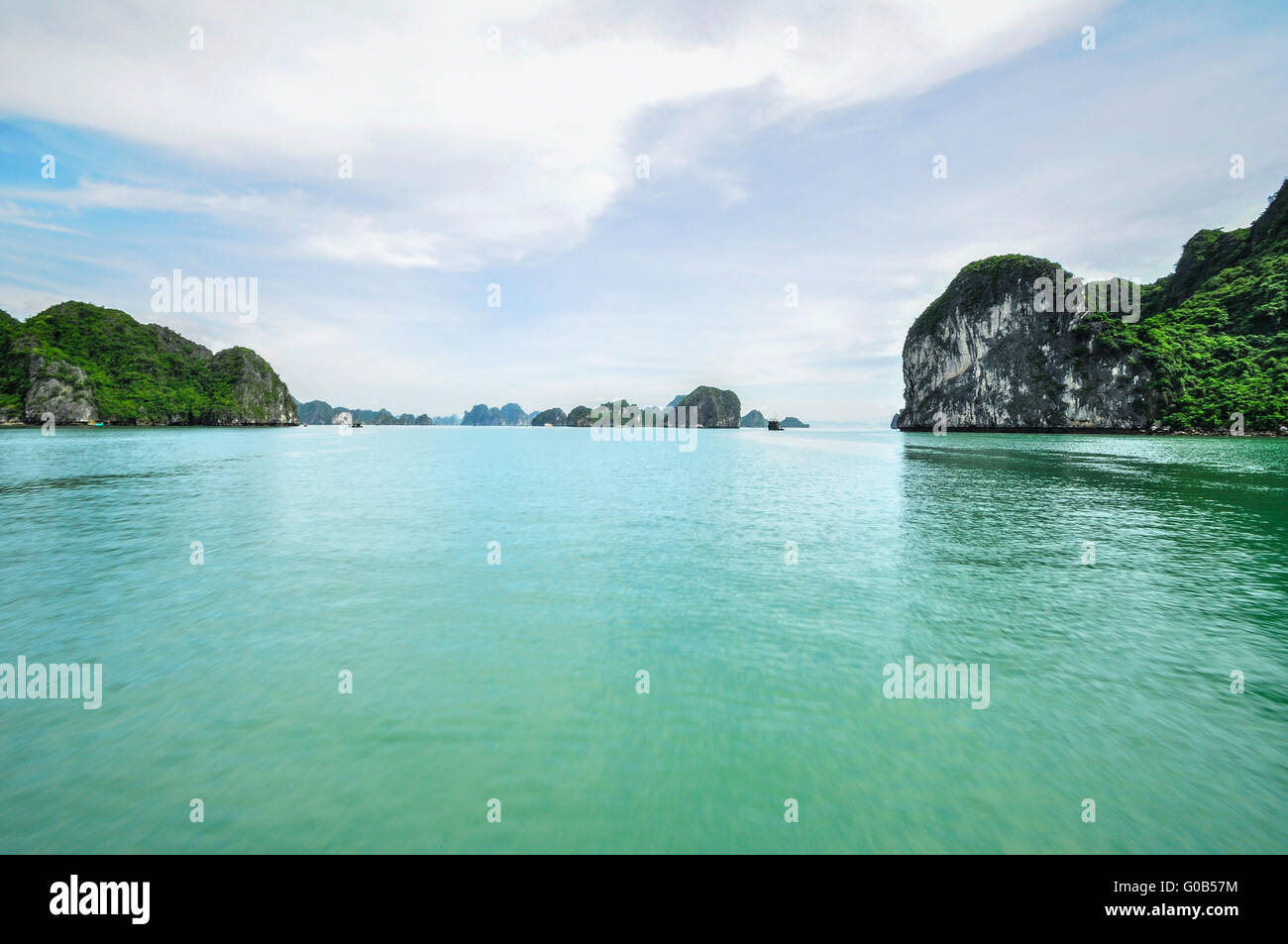 Il pittoresco paesaggio del mare. La Baia di Ha Long, Vietnam Foto Stock