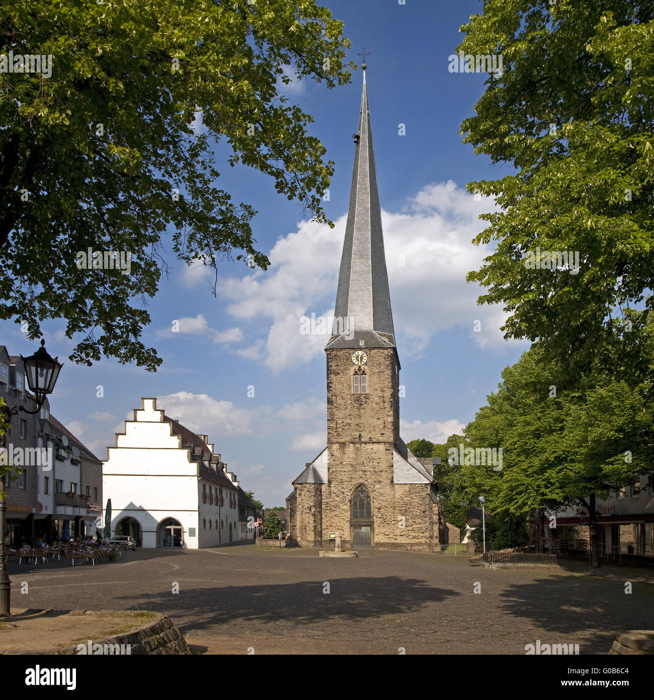 Il vecchio Municipio e St. Victor Chiesa, Schwerte Foto Stock