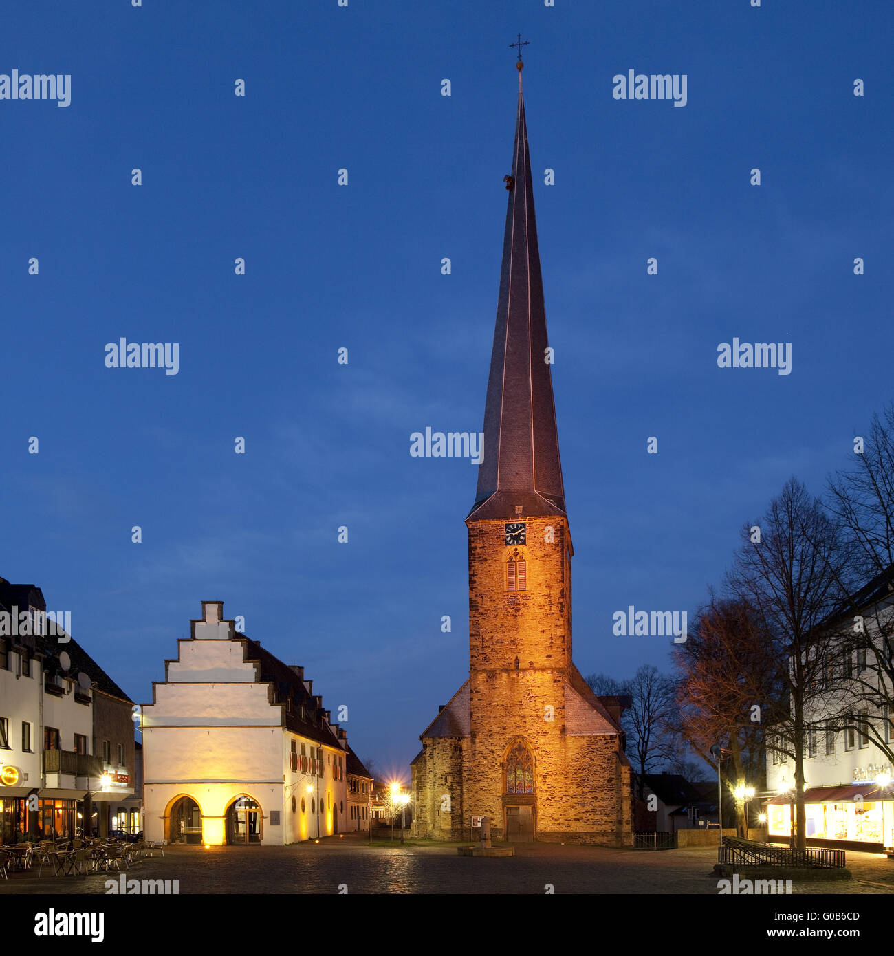 Il vecchio Municipio e St. Victor Chiesa, Schwerte Foto Stock