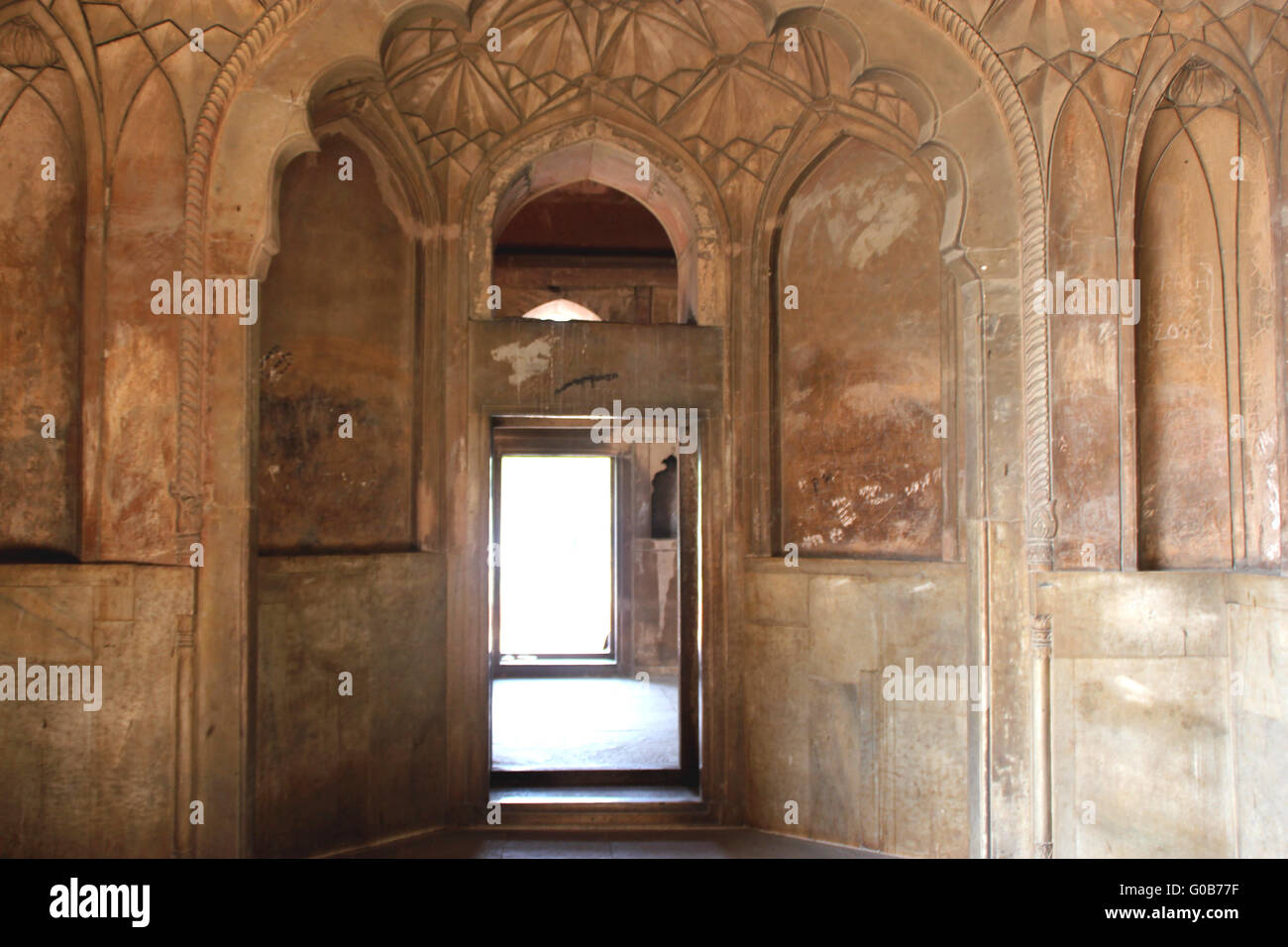 Camere interne della tomba di Safdarjung, Nuova Delhi, India, a due piani tomba su una piattaforma rialzata, costruito nel 1754 Foto Stock