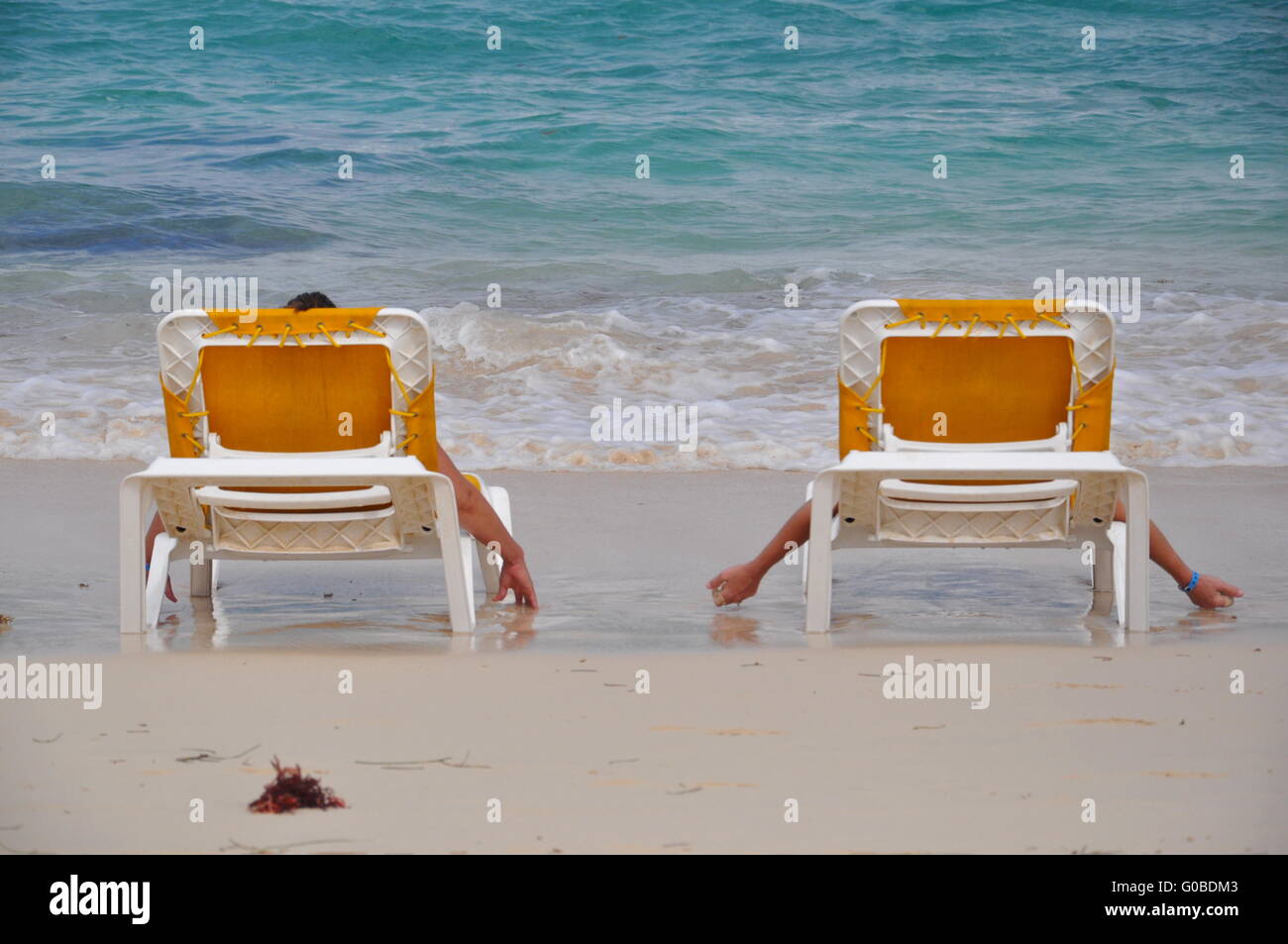 A rilassarci in spiaggia Foto Stock