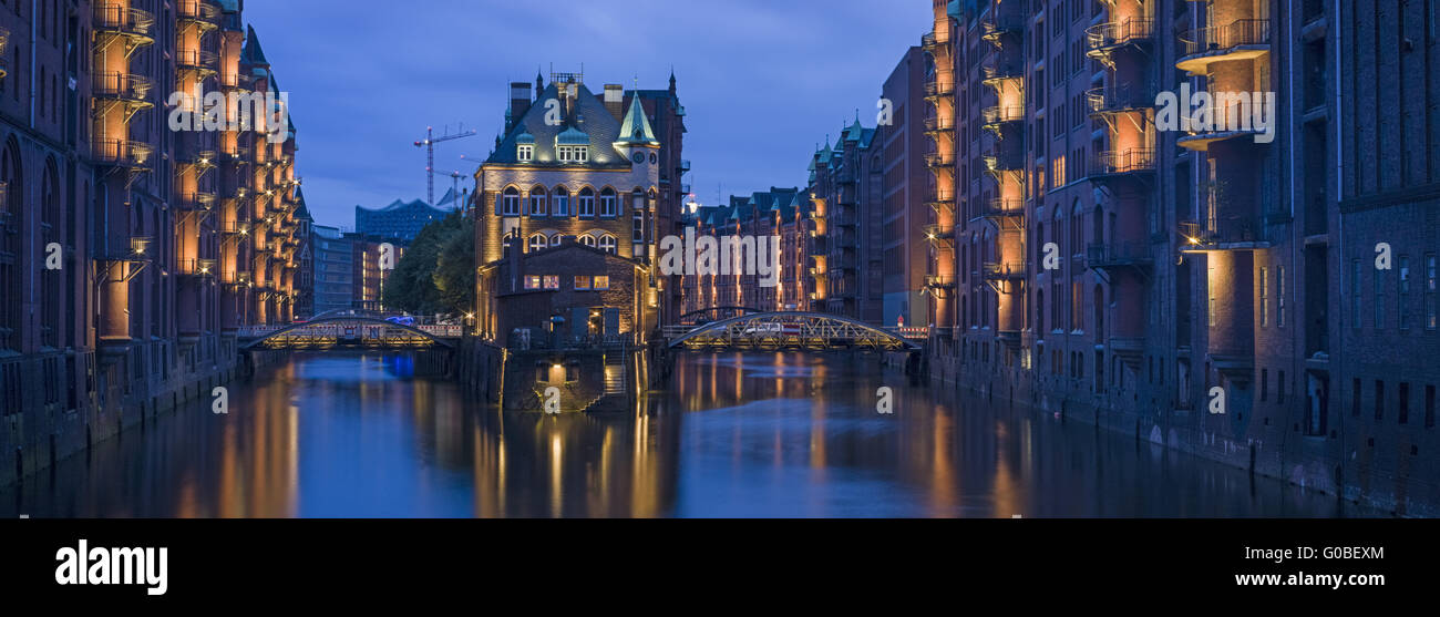 Vecchi edifici di storage Hamburg Foto Stock