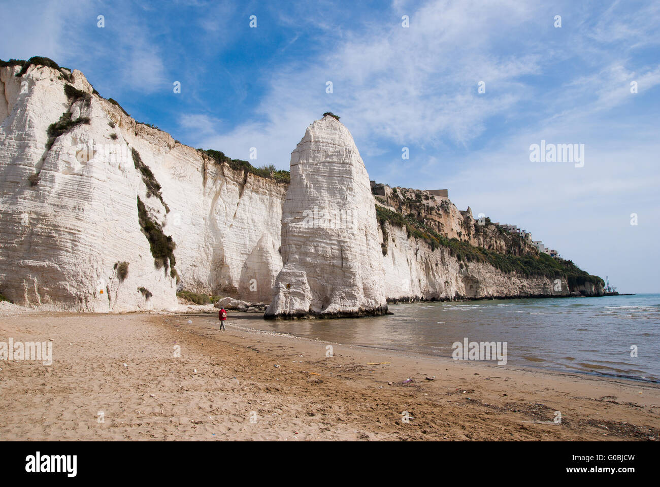 Pizzomunno, bianco Lime Rock - punto di riferimento di Vieste Foto Stock