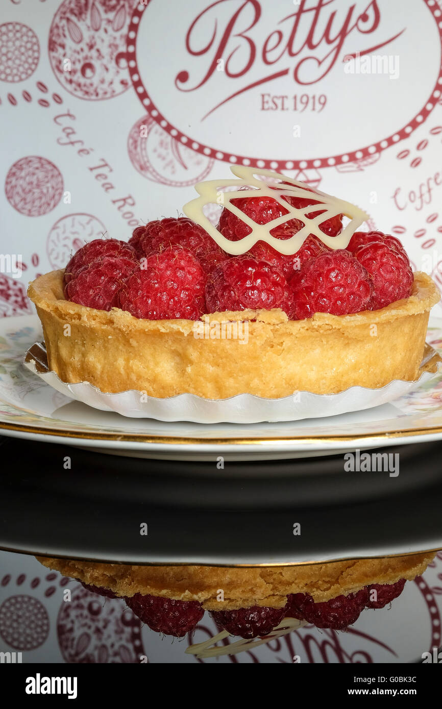 Bettys sale da tè lampone pasticceria Foto Stock