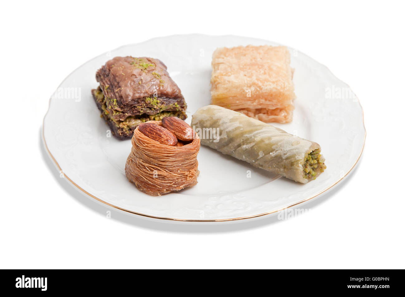 Piastra con vari baklava turca isolate su sfondo bianco Foto Stock