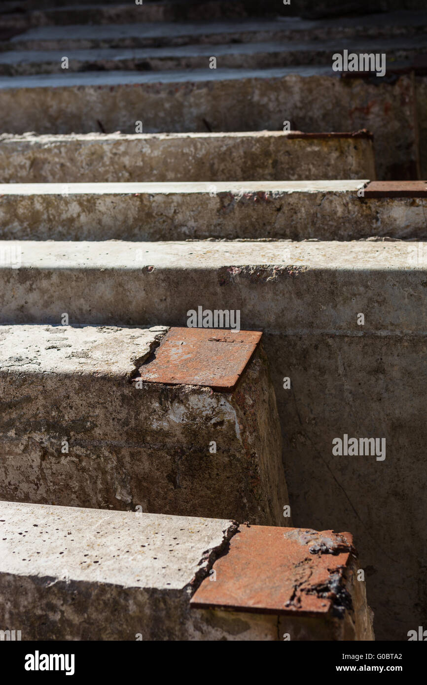 La pila dei vecchi blocchi in calcestruzzo Foto Stock