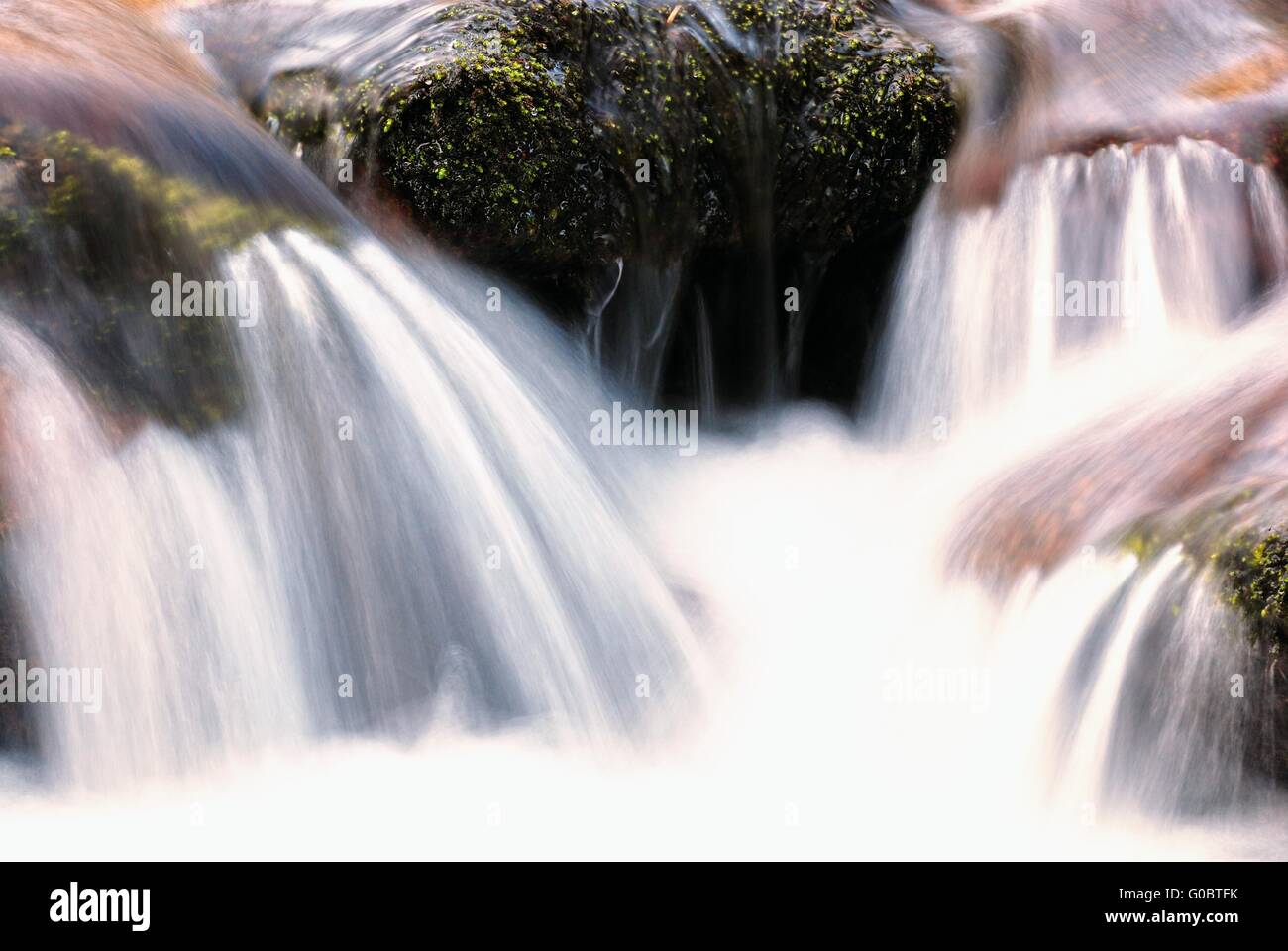 Fast il bianco acqua a cascata Foto Stock