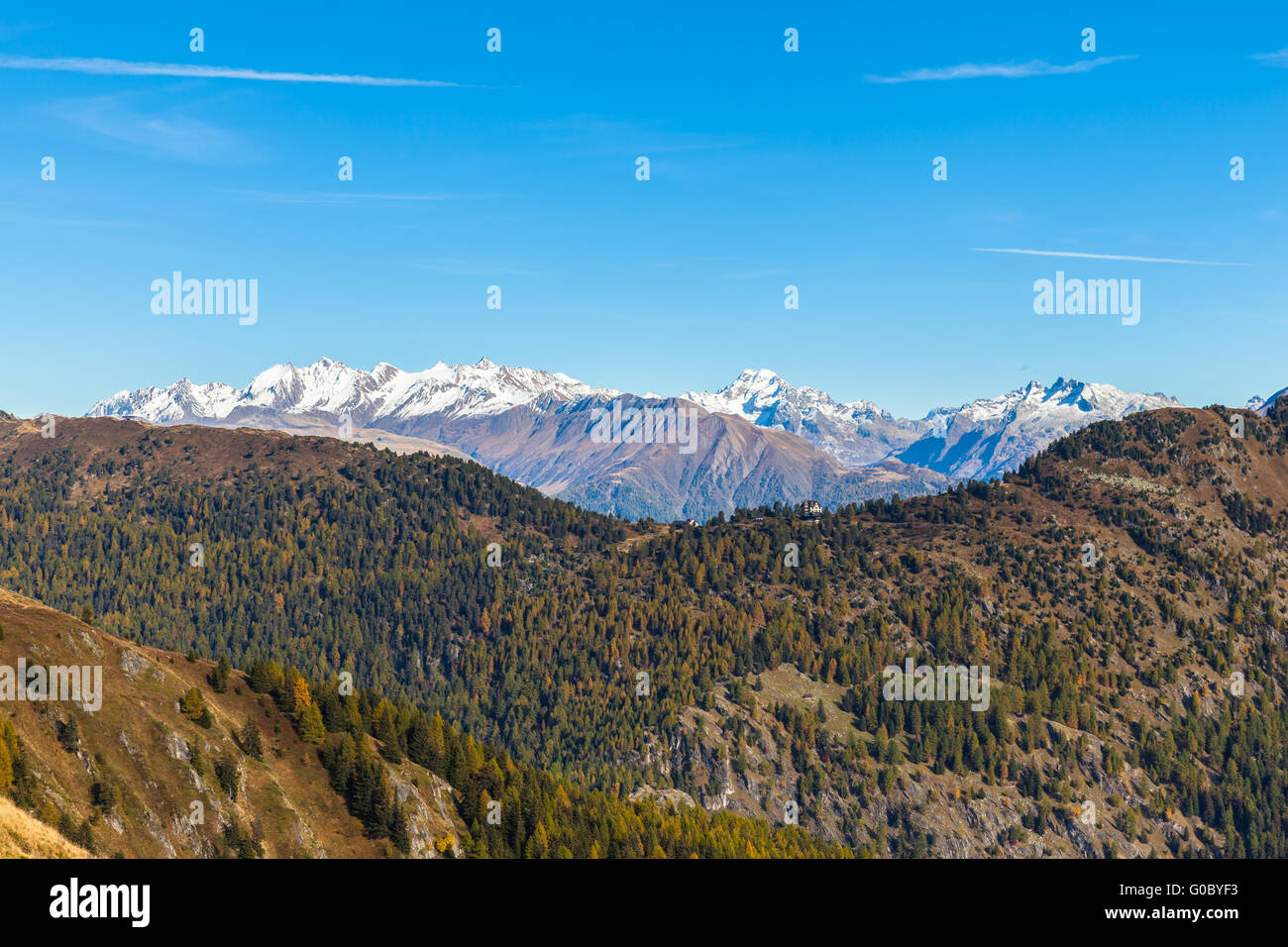 Panorama delle alpi svizzere dalla piccola cittadina di Belalp, Canton Vallese, Svizzera Foto Stock